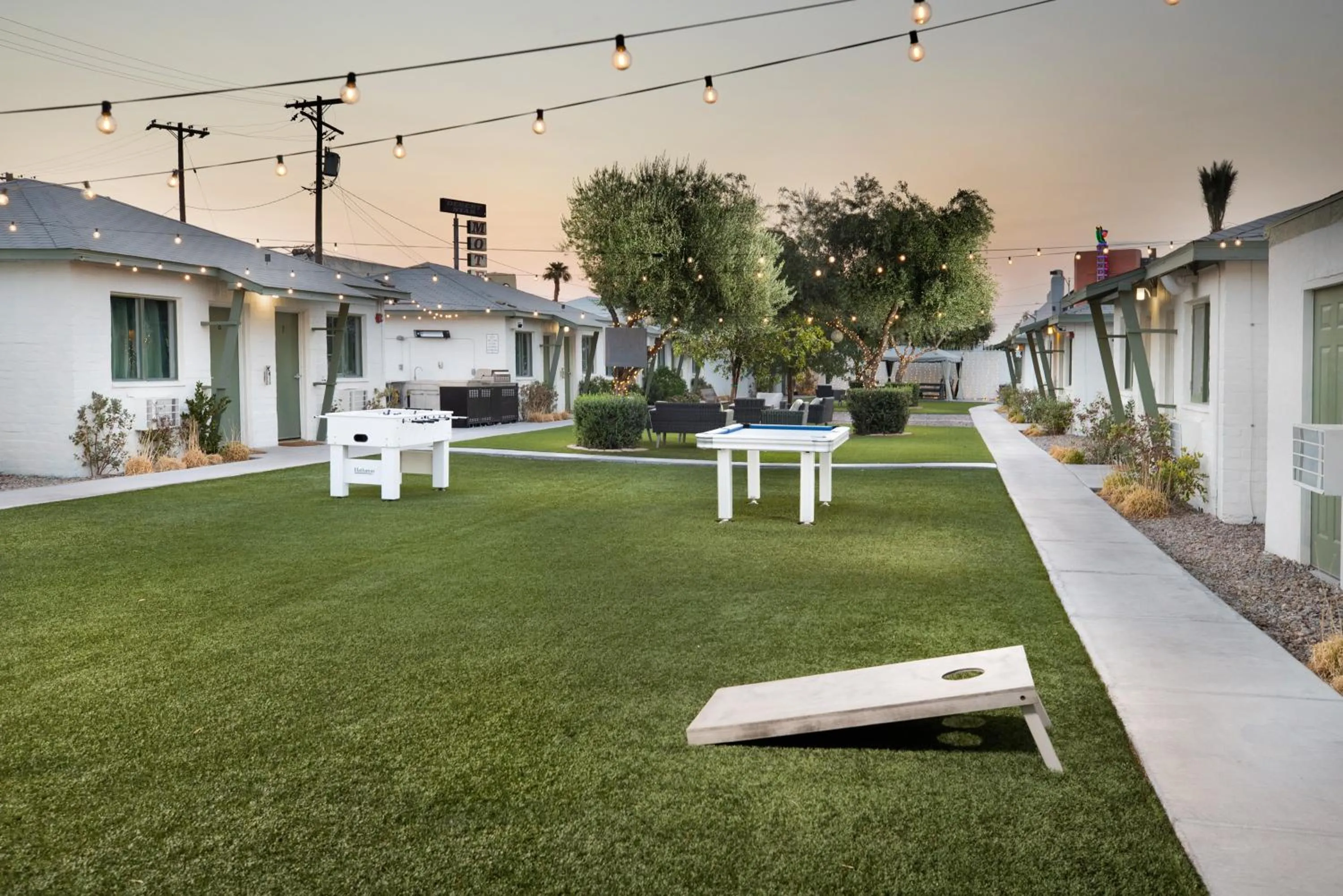 Garden in Bungalows Hostel