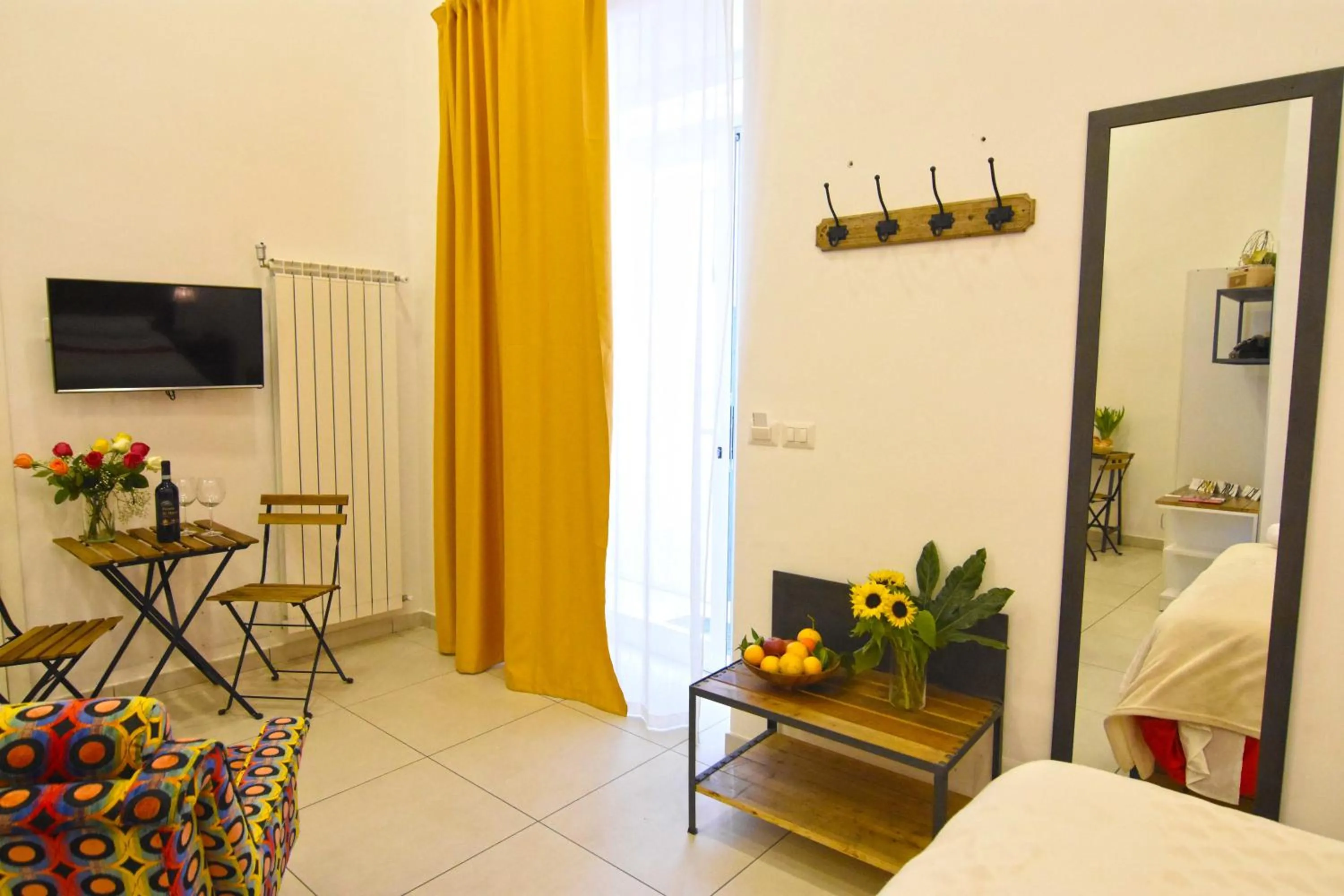 Decorative detail, Bed in B&B Ninarella Napoli