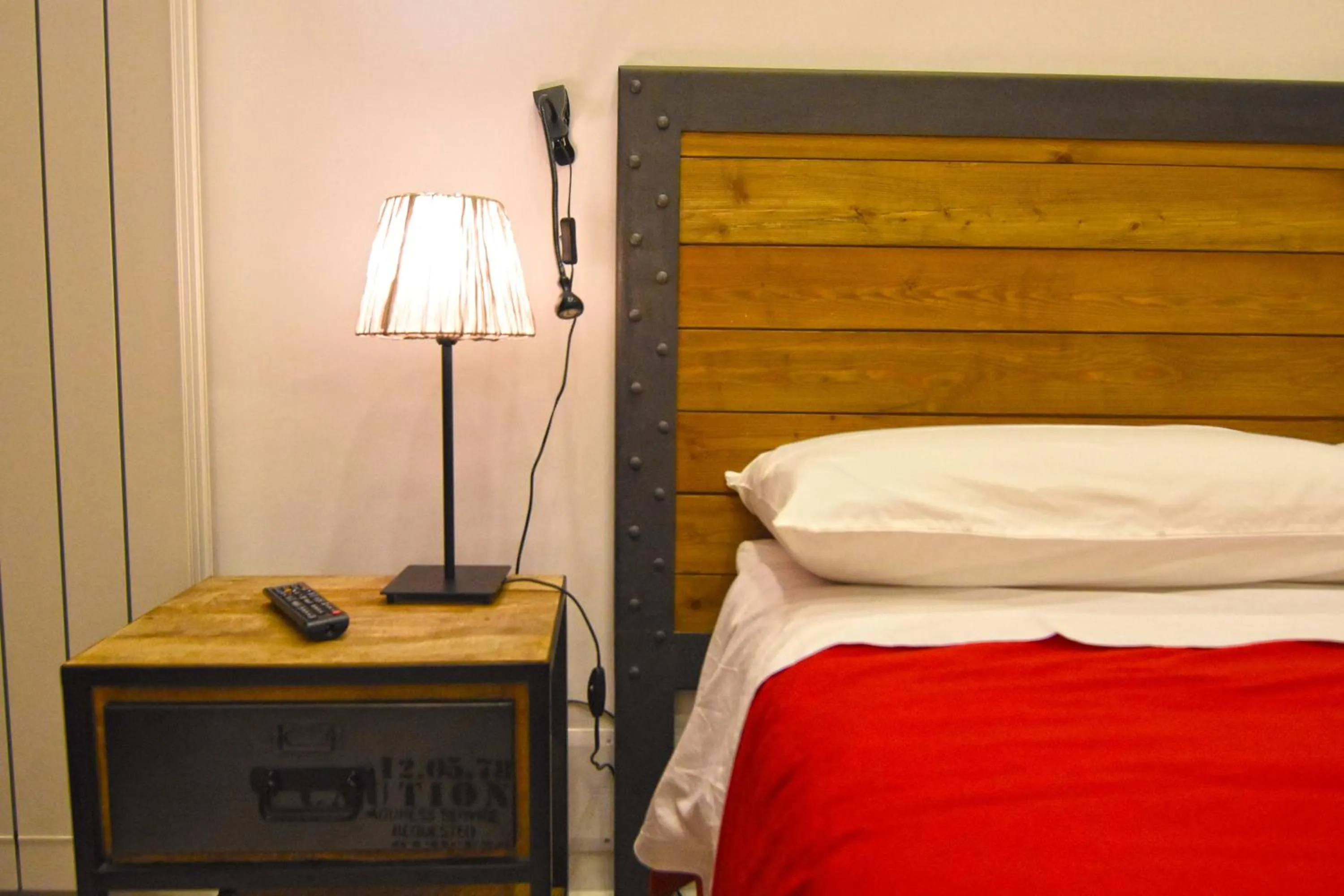 Decorative detail, Bed in B&B Ninarella Napoli