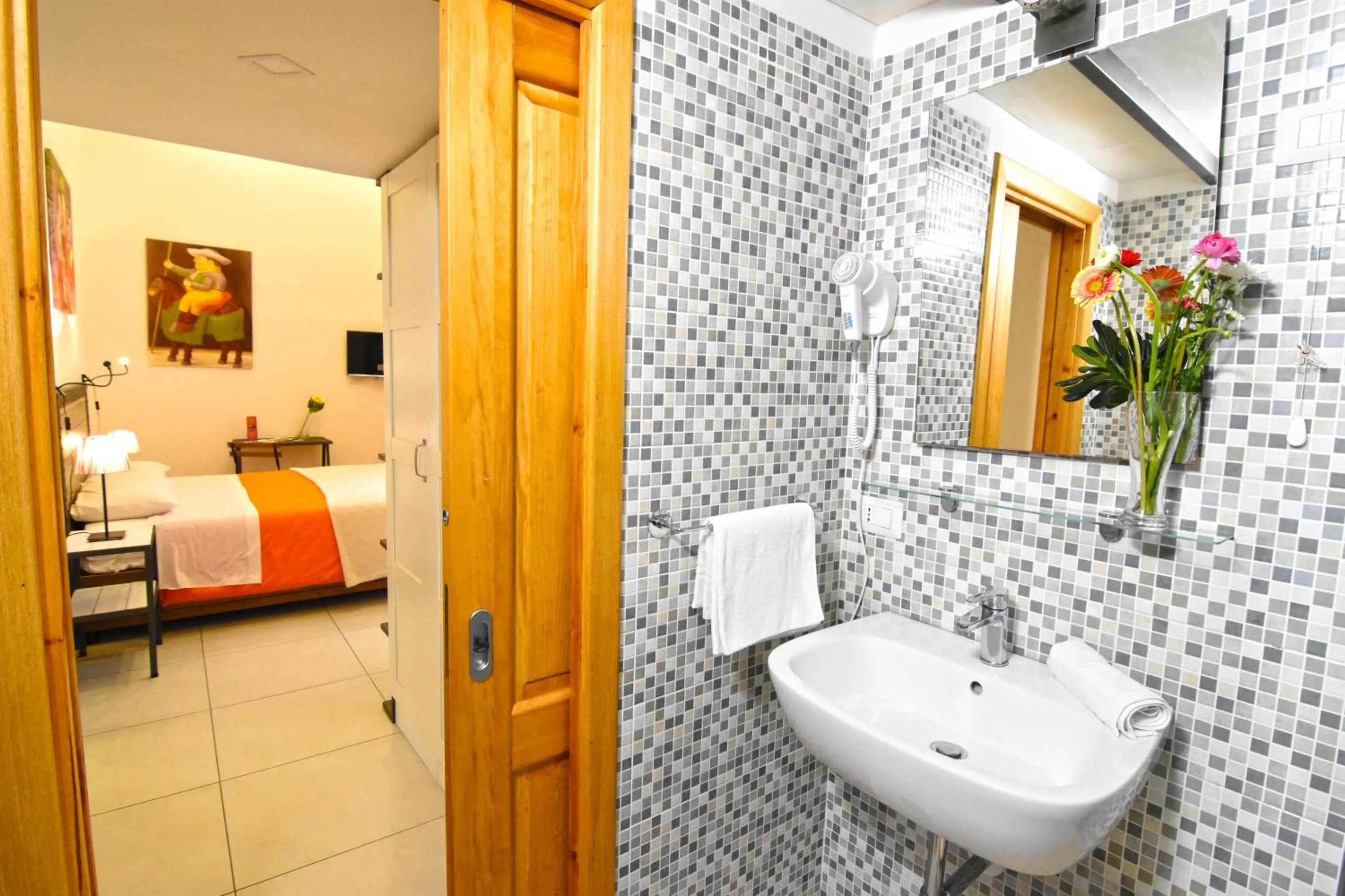 Shower, Bed in B&B Ninarella Napoli