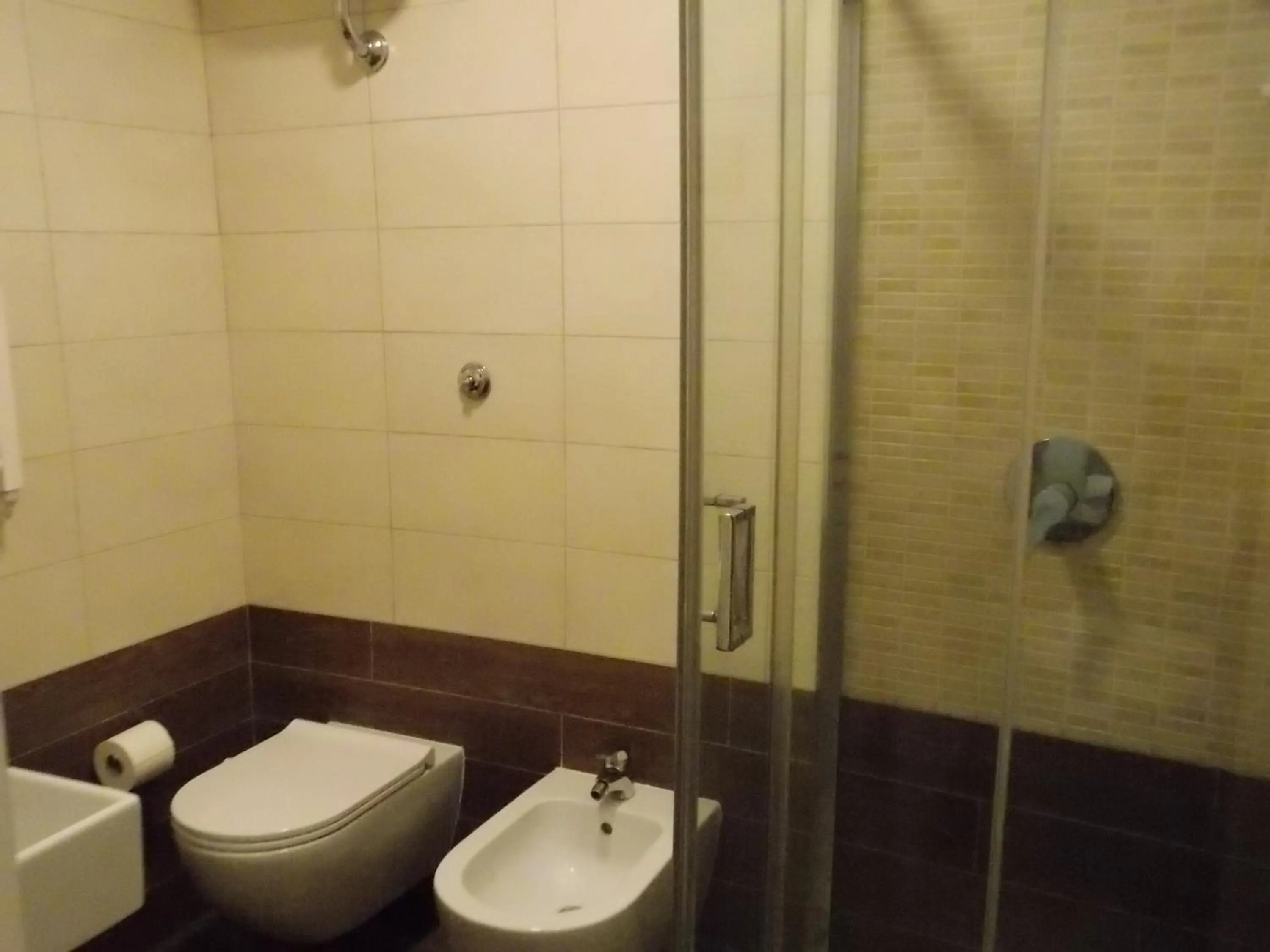 Shower in B&B Ninarella Napoli