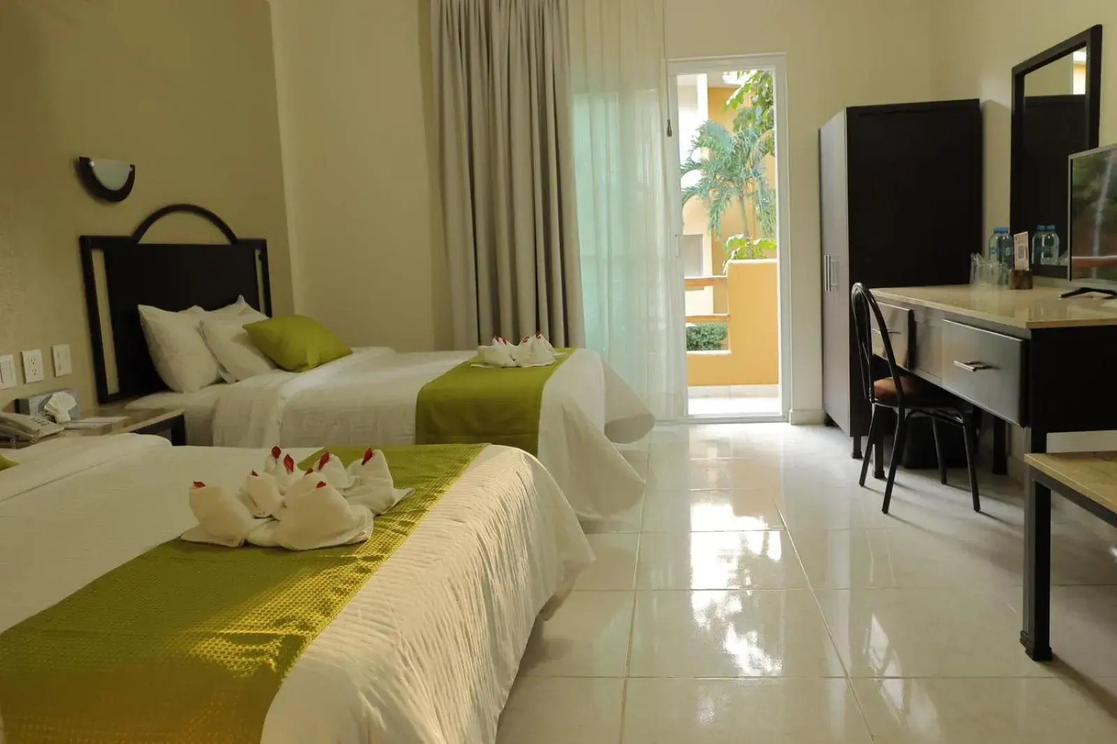 Double Room with Two Double Beds with Balcony in Hotel Chablis Palenque Double Room with Two Double Beds with Balcony in Hotel Chablis Palenque