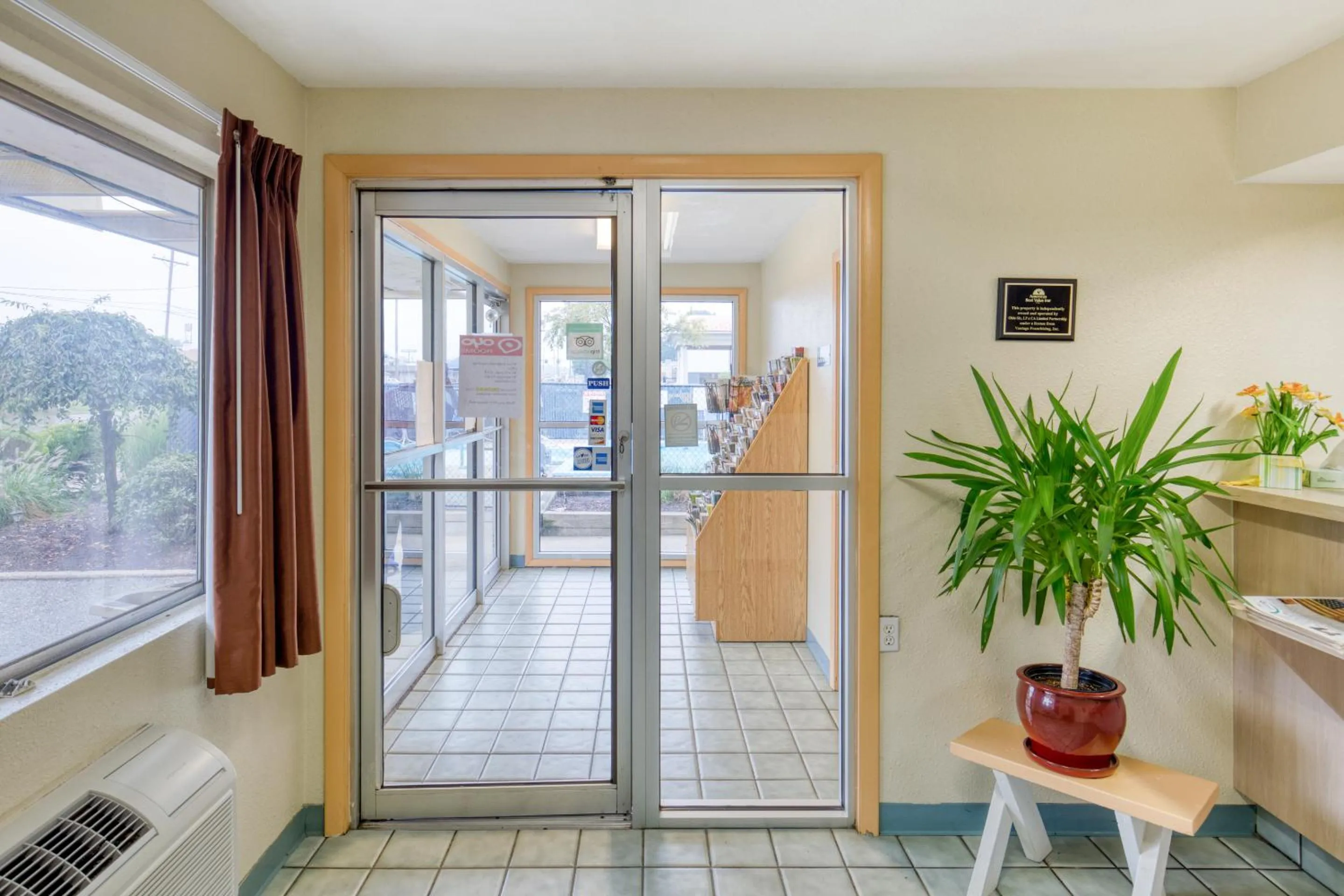 Facade/entrance in Days Inn by Wyndham New Philadelphia