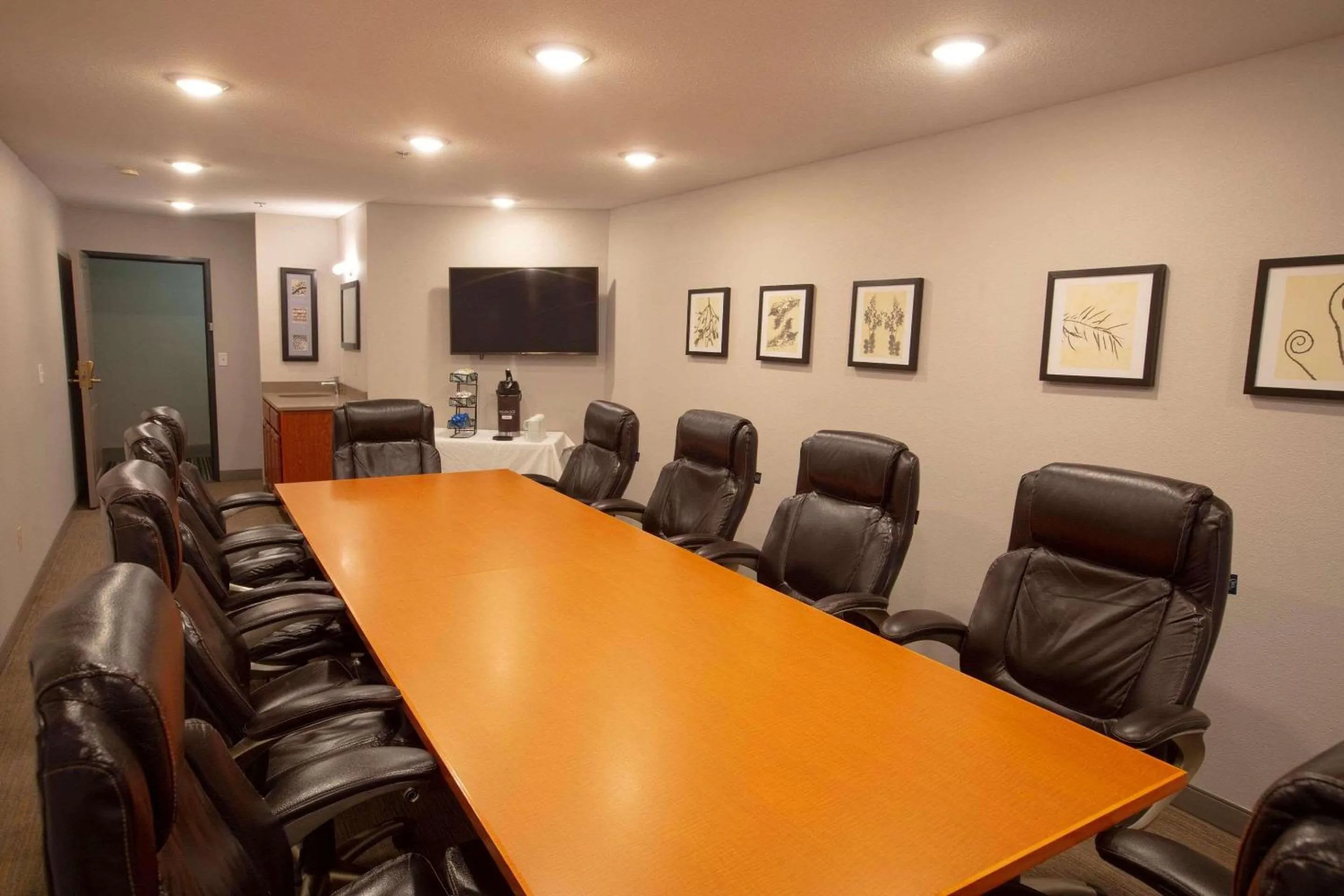 Meeting/conference room in Country Inn & Suites by Radisson, Fargo, ND