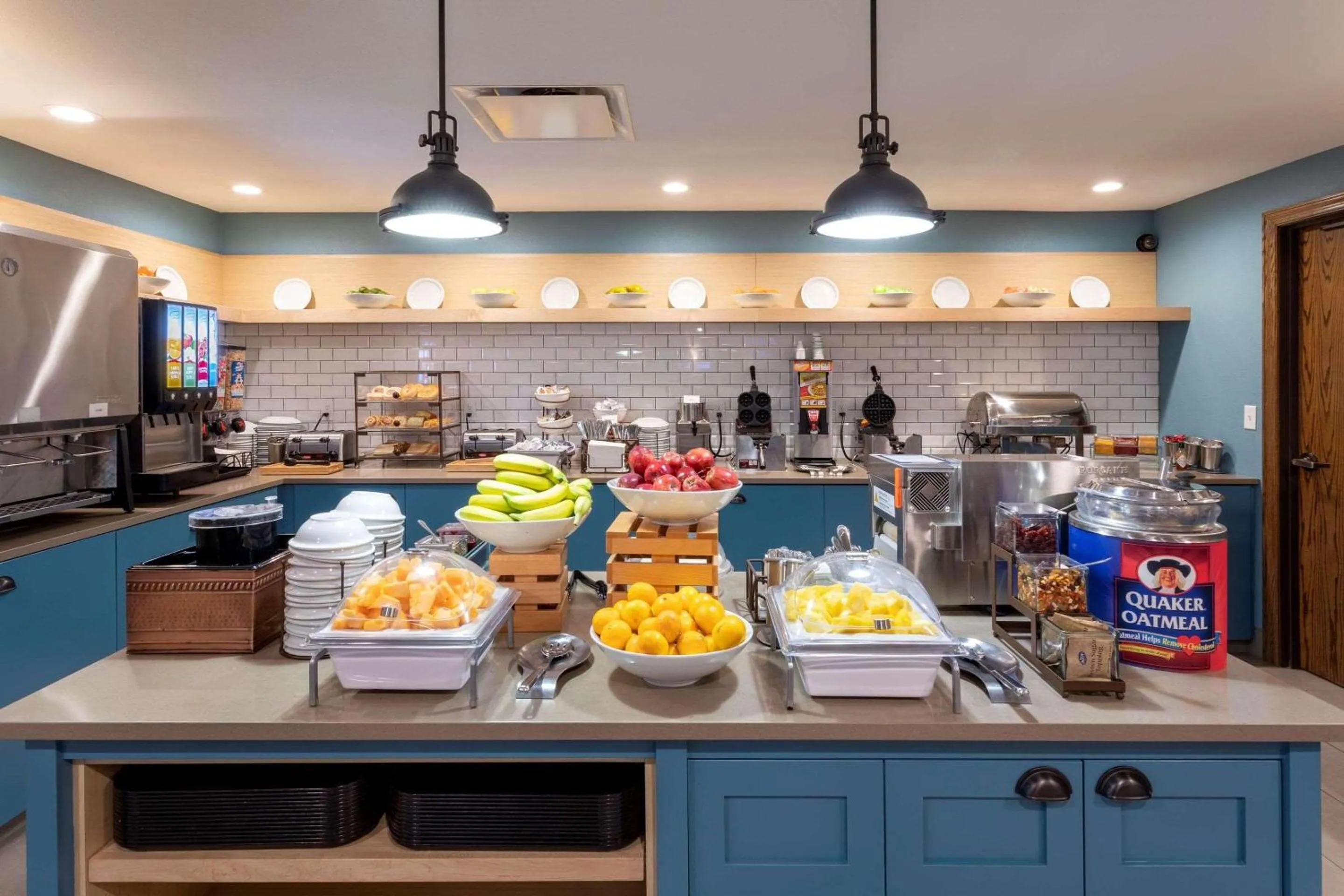 Breakfast in Country Inn & Suites by Radisson, Fargo, ND