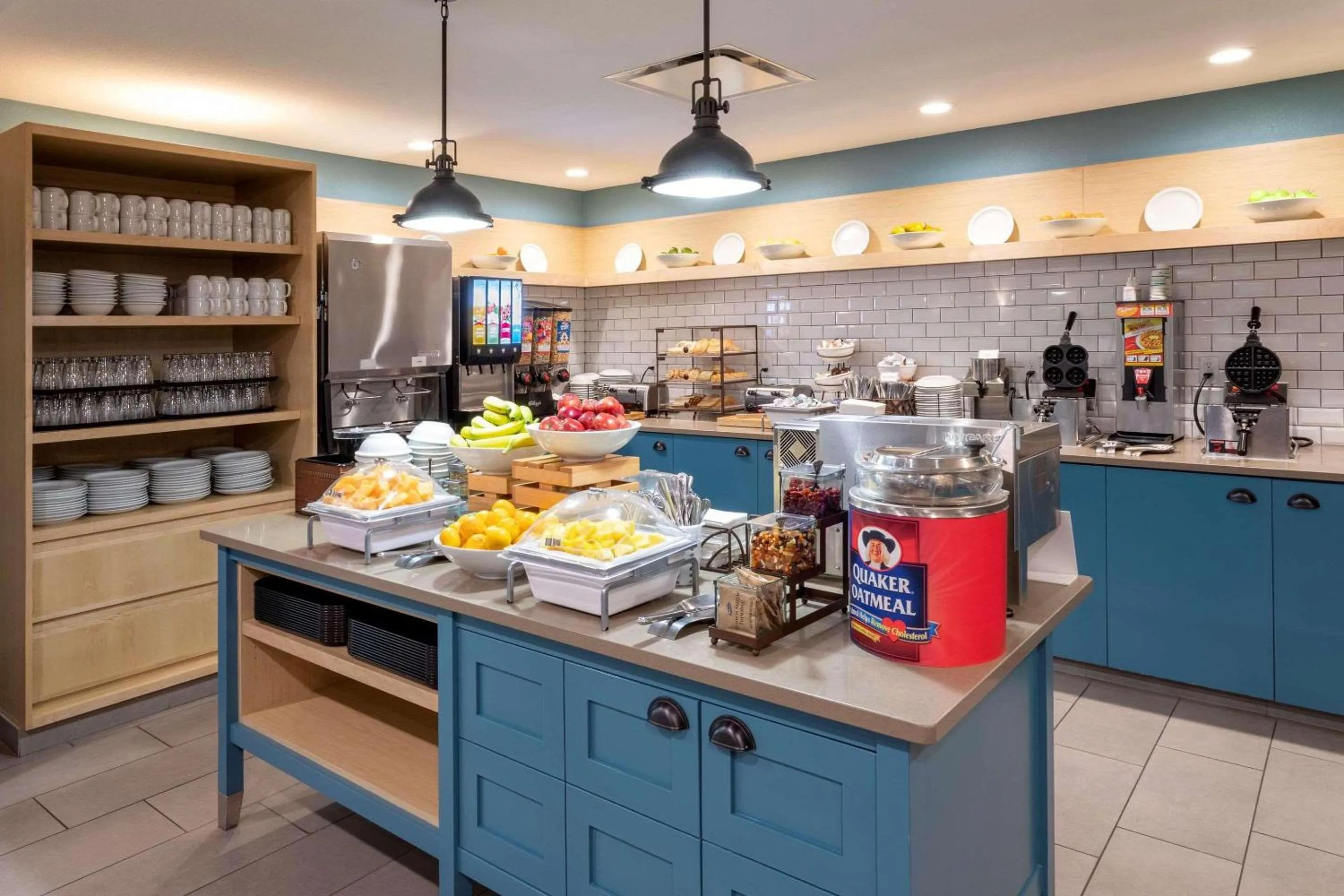 Breakfast in Country Inn & Suites by Radisson, Fargo, ND