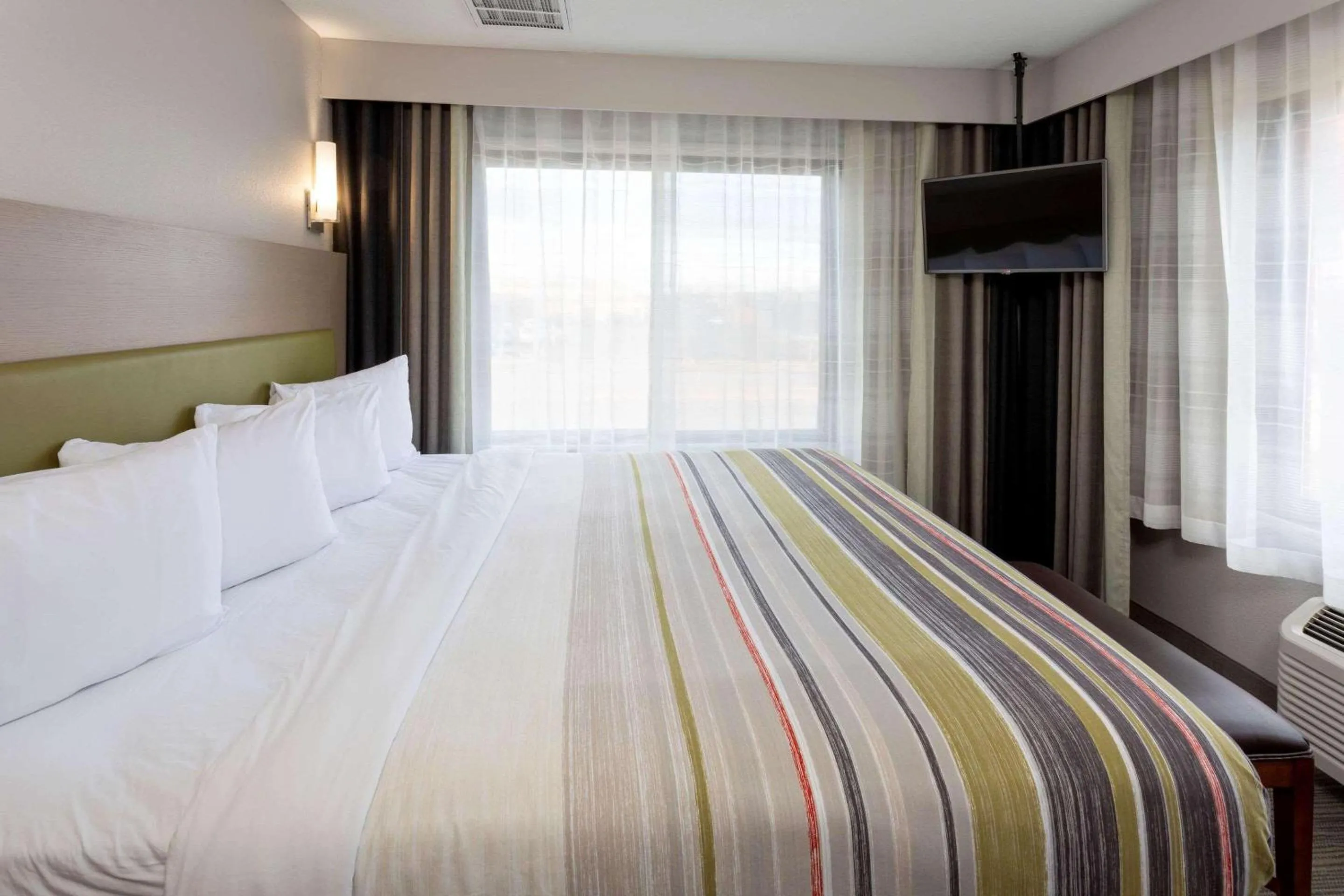 Bedroom, Bed in Country Inn & Suites by Radisson, Fargo, ND