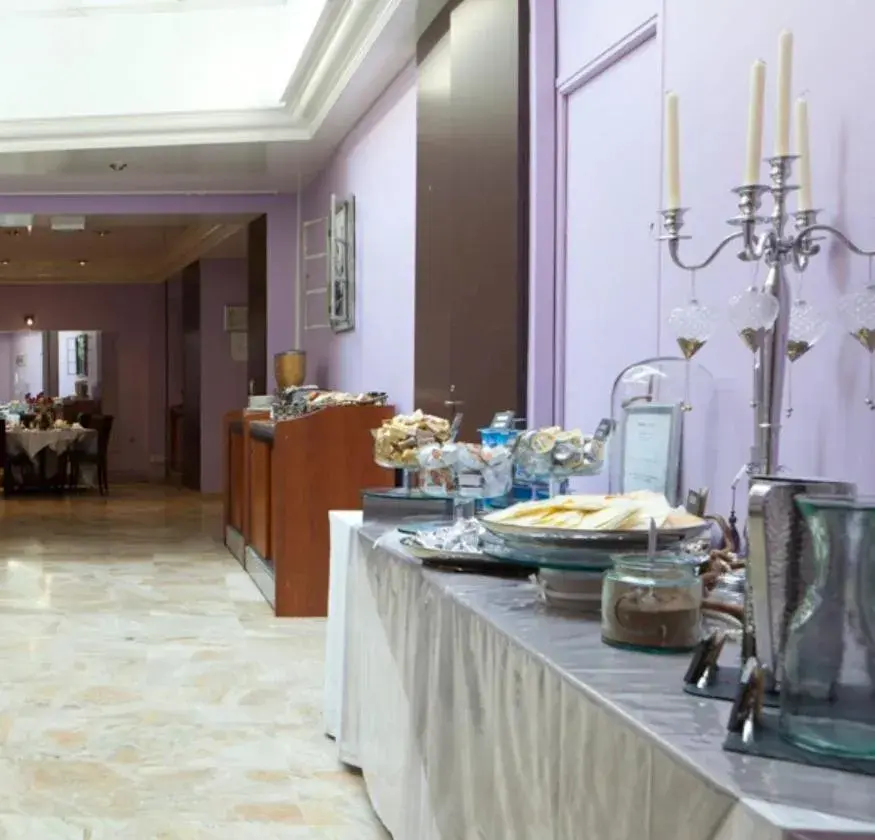 Breakfast in Hôtel Lebron Breakfast in Hôtel Lebron