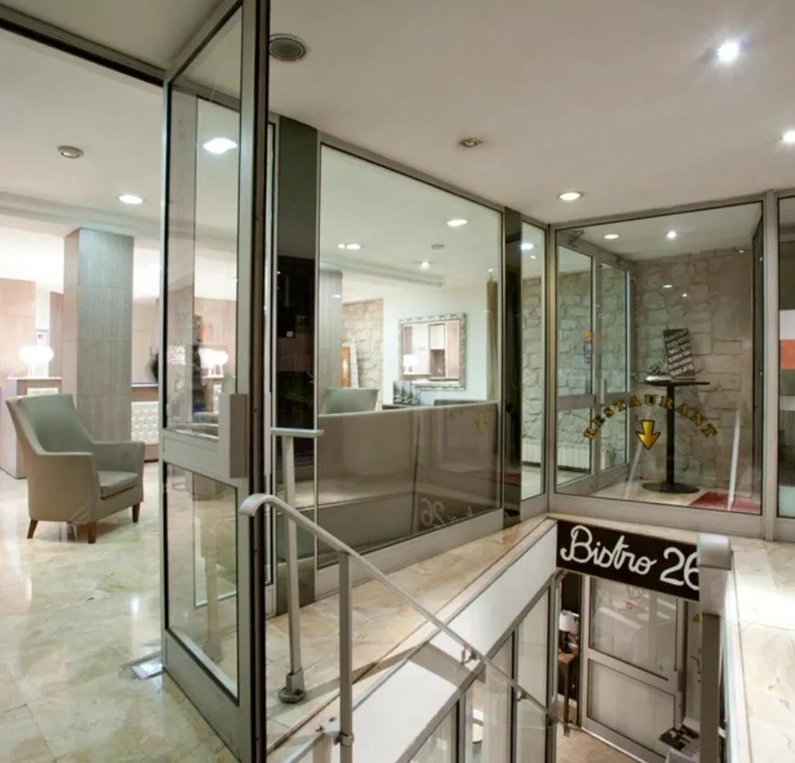 Restaurant/places to eat in Hôtel Lebron