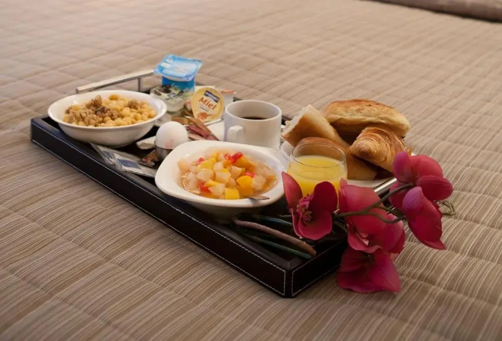 Breakfast in Hôtel Lebron