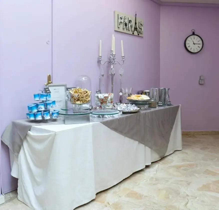 Breakfast in Hôtel Lebron Breakfast in Hôtel Lebron