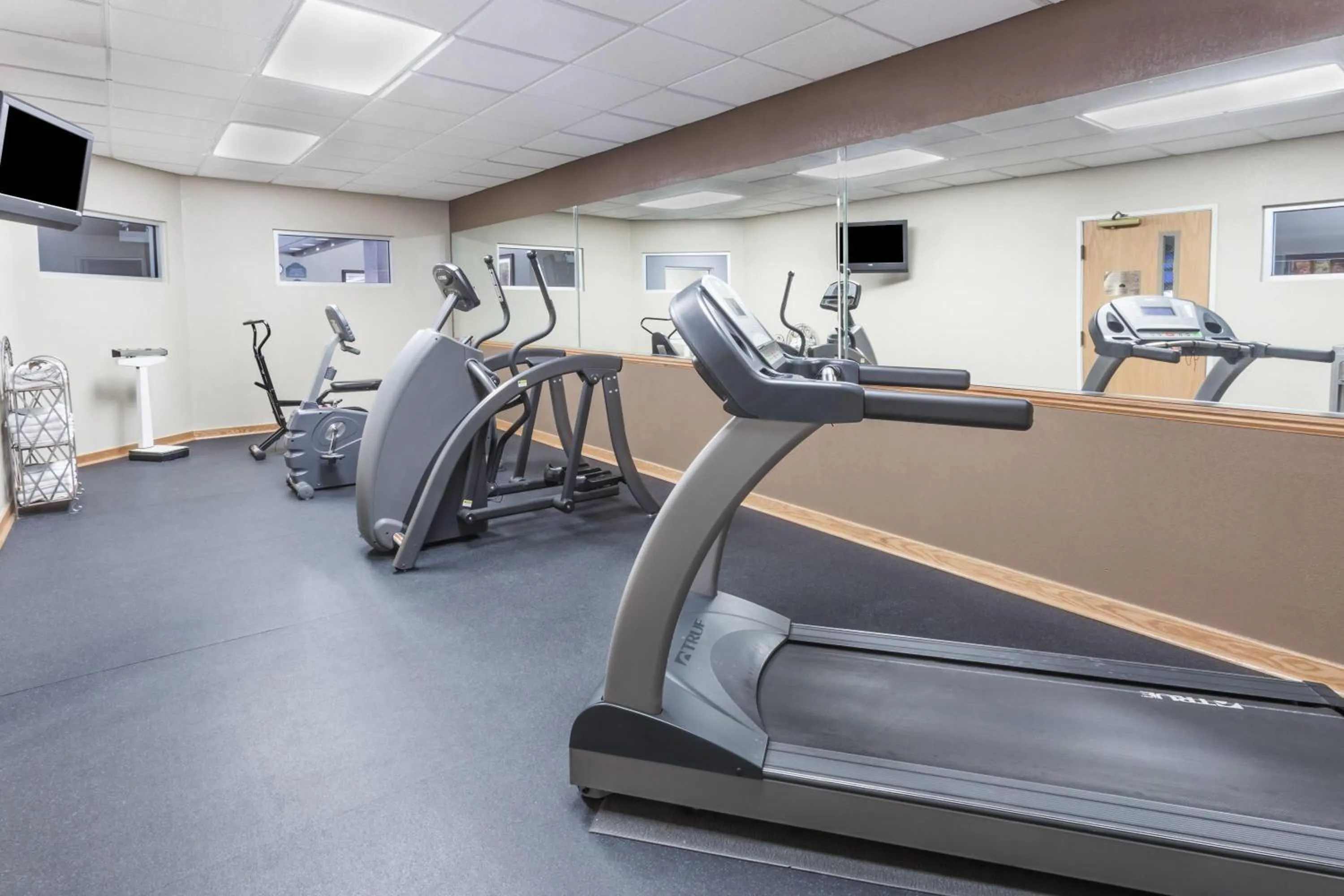 Fitness centre/facilities in Wingate by Wyndham Joliet
