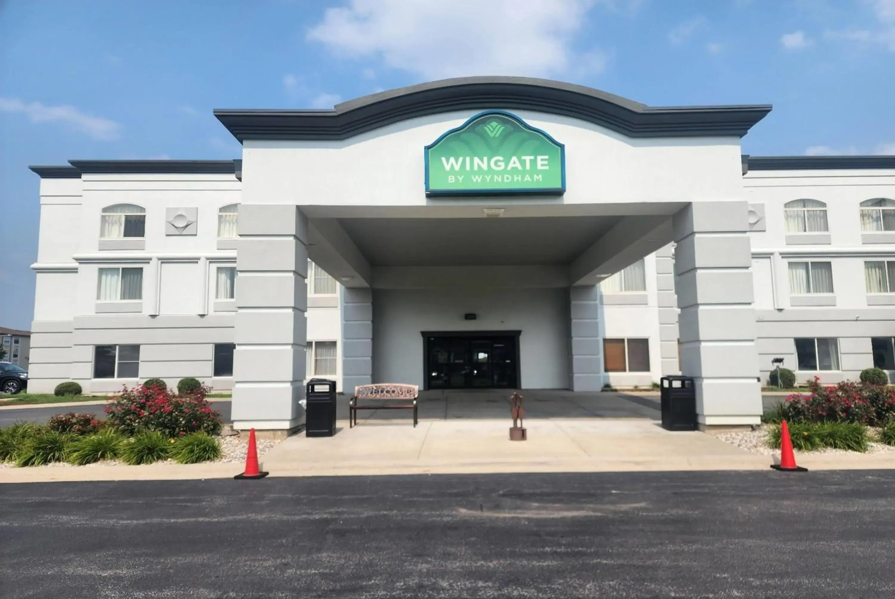 Property building in Wingate by Wyndham Joliet Property building in Wingate by Wyndham Joliet