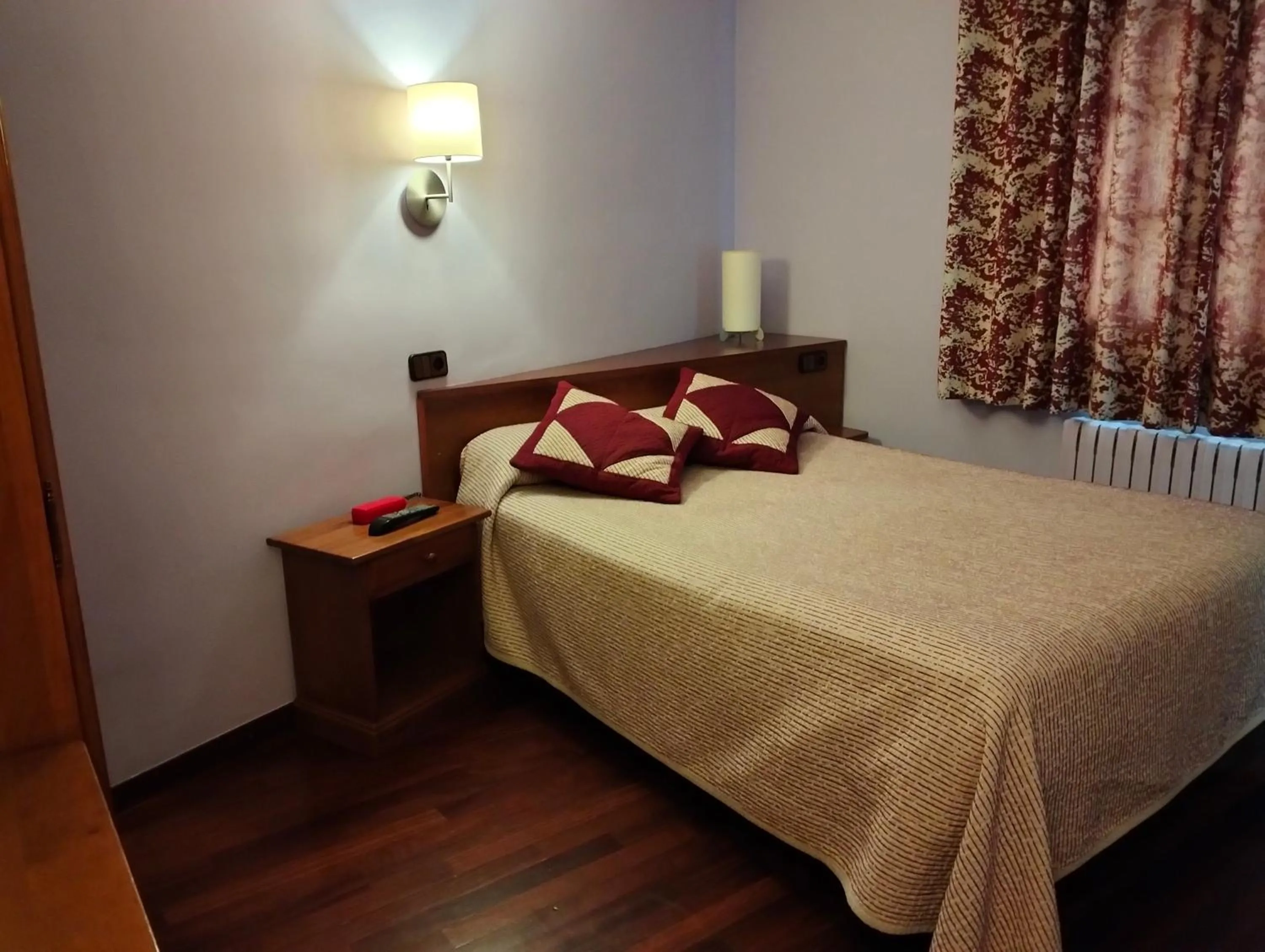 Photo of the whole room, Bed in Hotel Aragüells