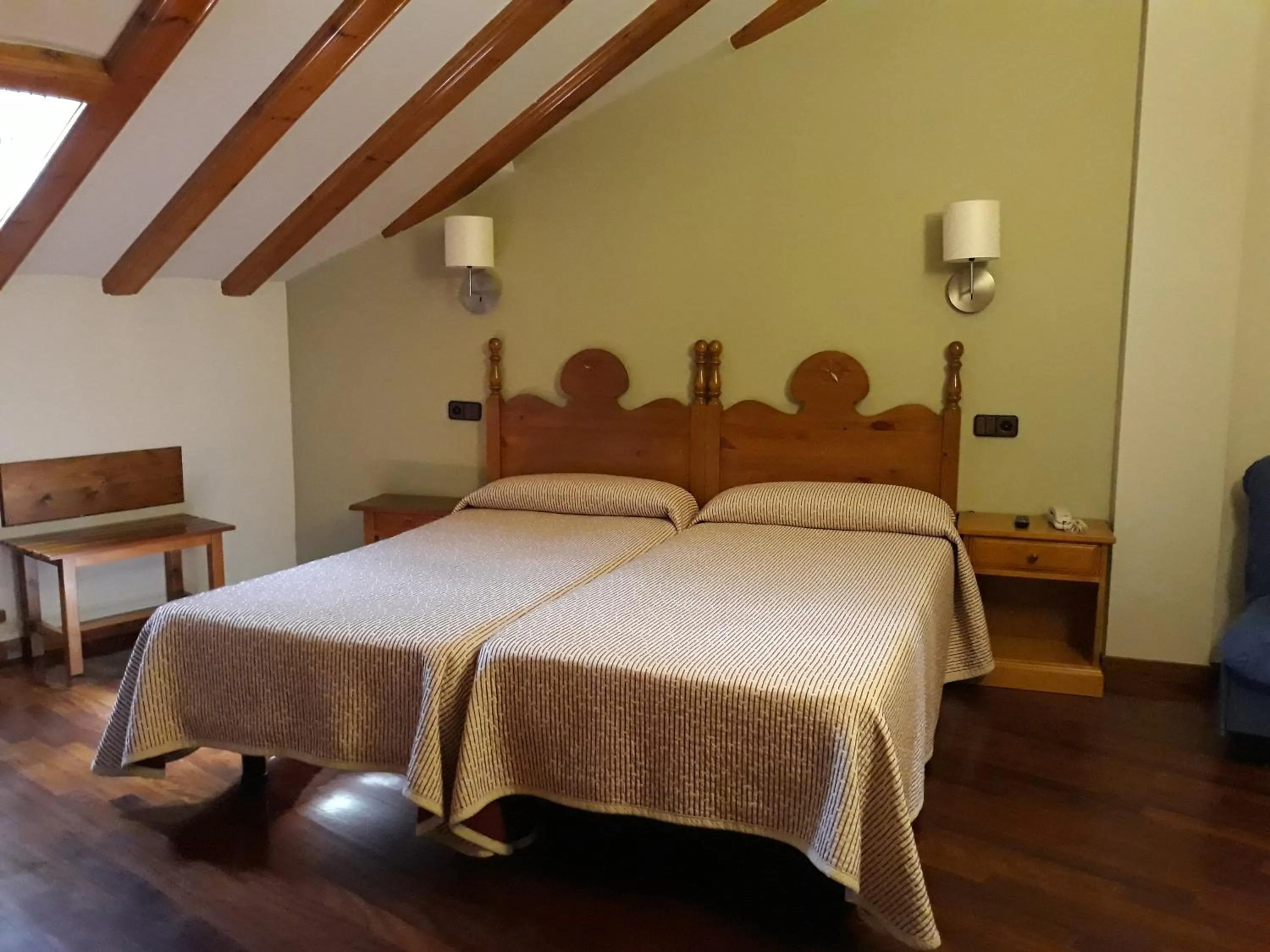 Photo of the whole room, Bed in Hotel Aragüells