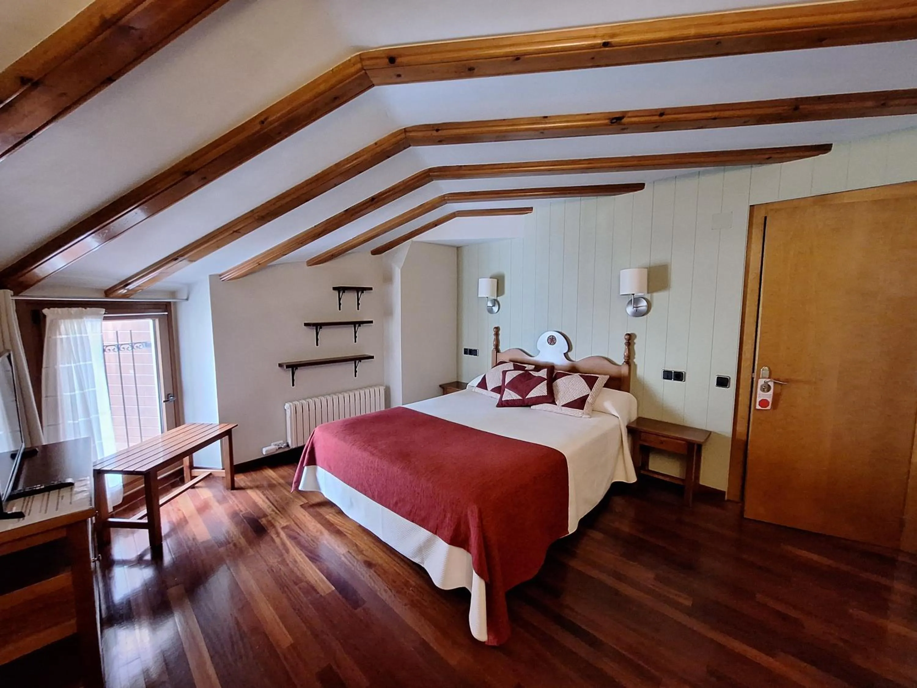 Photo of the whole room, Bed in Hotel Aragüells