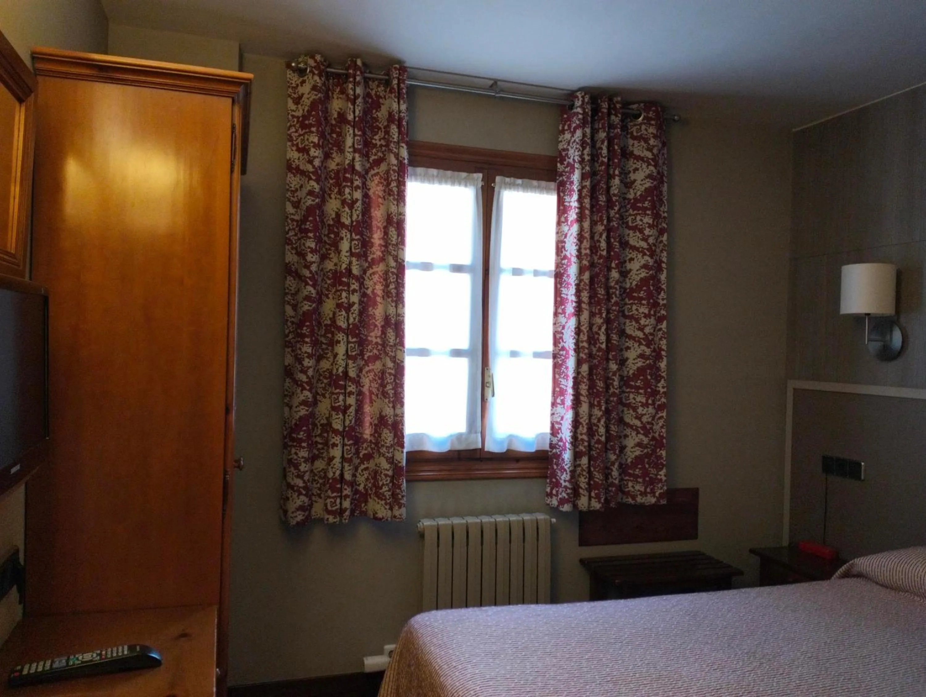 Photo of the whole room, Bed in Hotel Aragüells