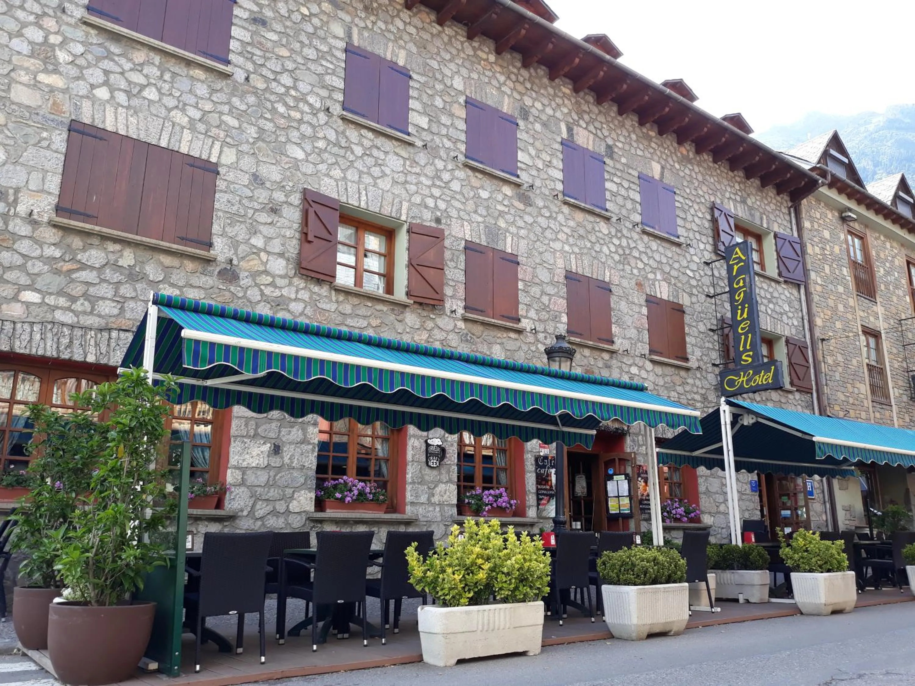 Restaurant/places to eat in Hotel Aragüells