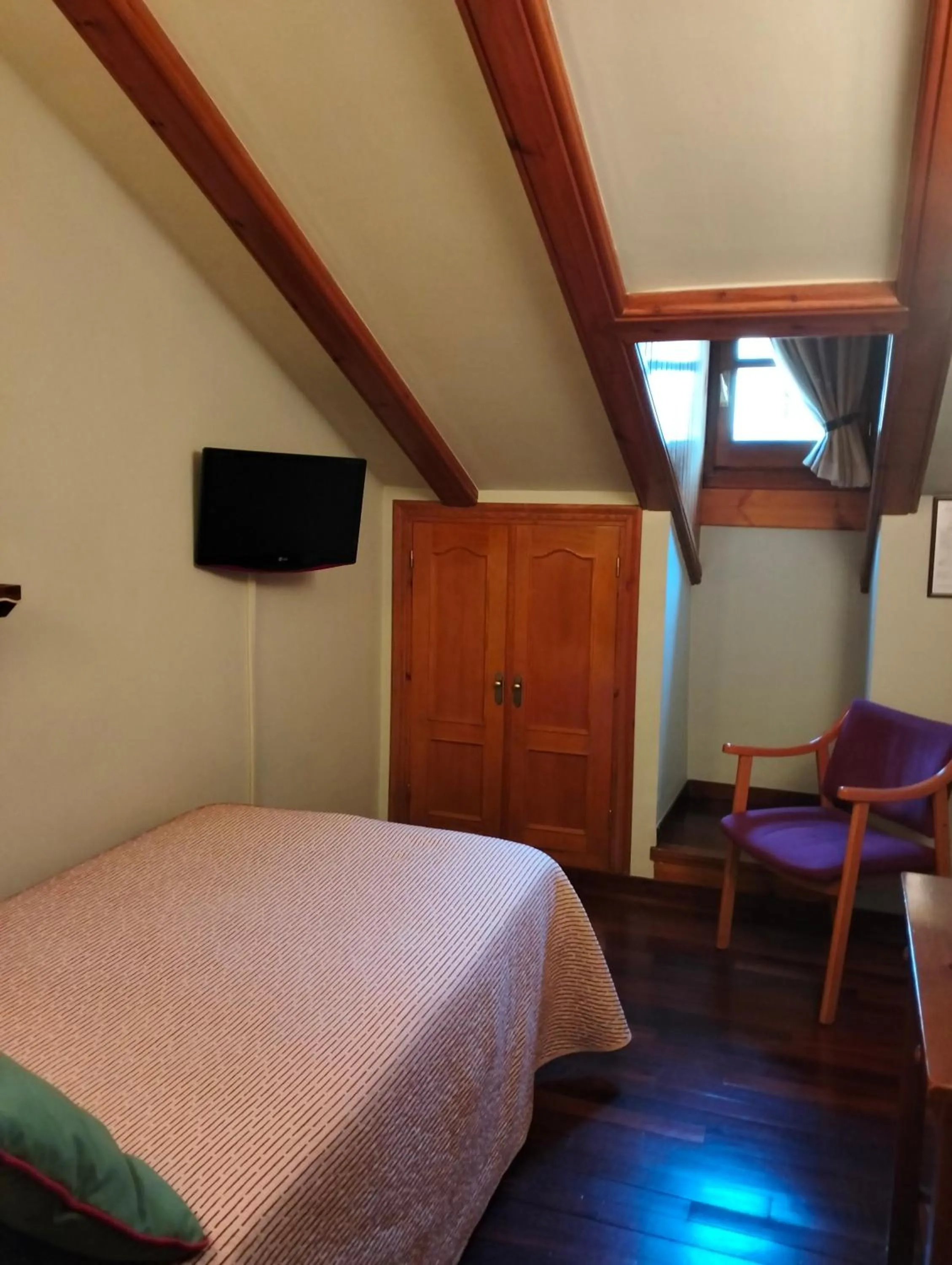 Photo of the whole room, Bed in Hotel Aragüells