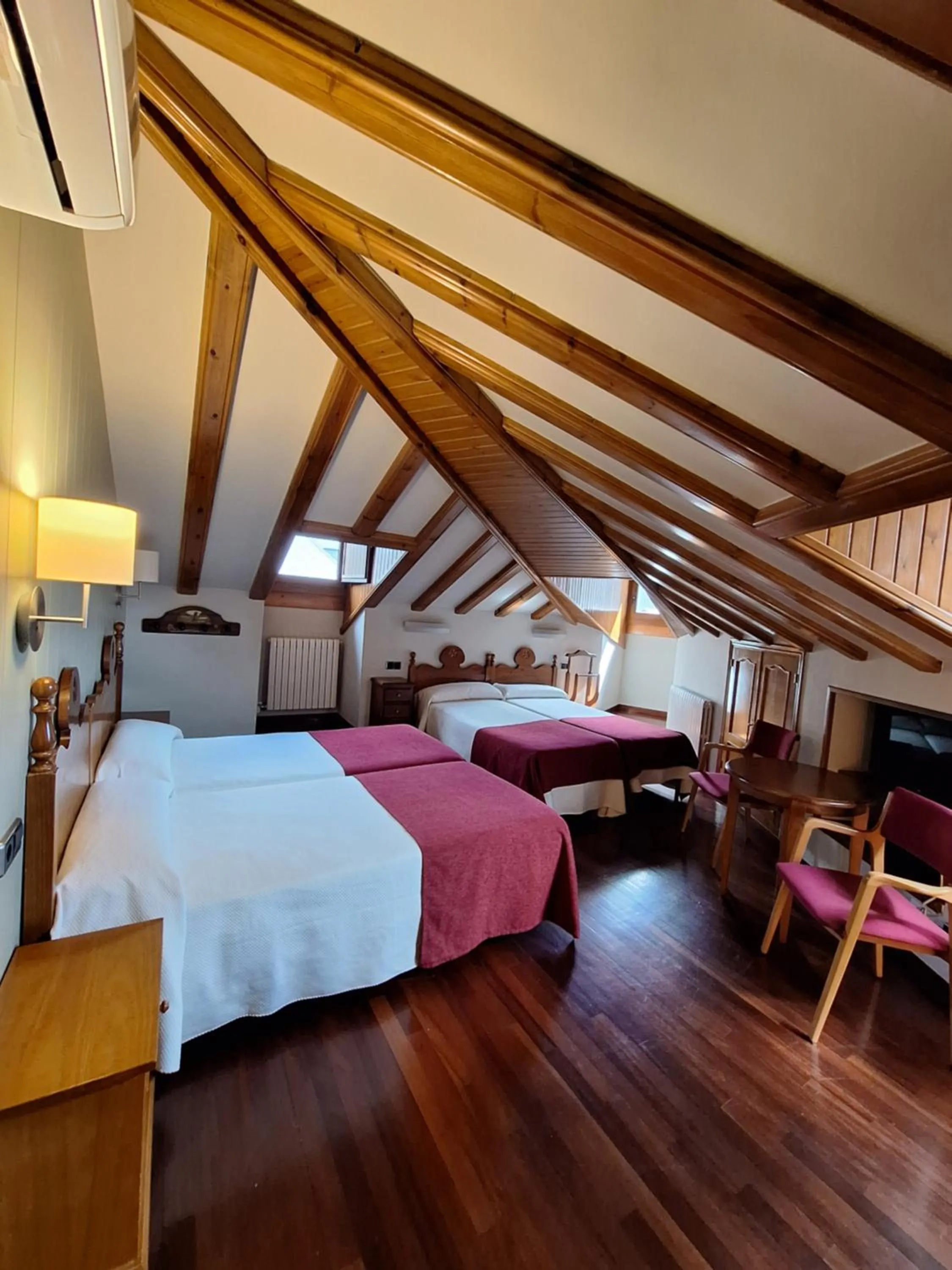 Photo of the whole room, Bed in Hotel Aragüells