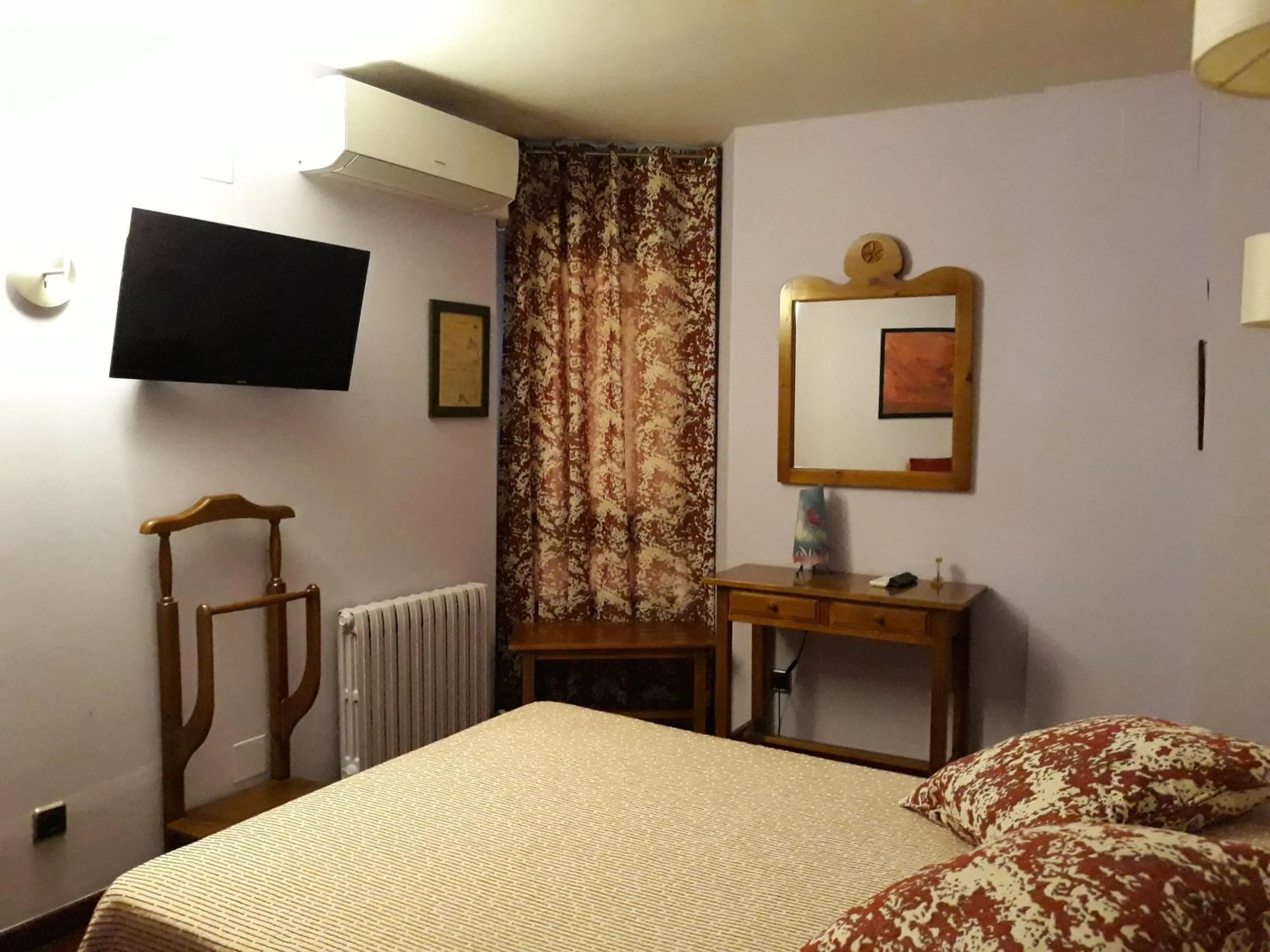 Photo of the whole room, Bed in Hotel Aragüells