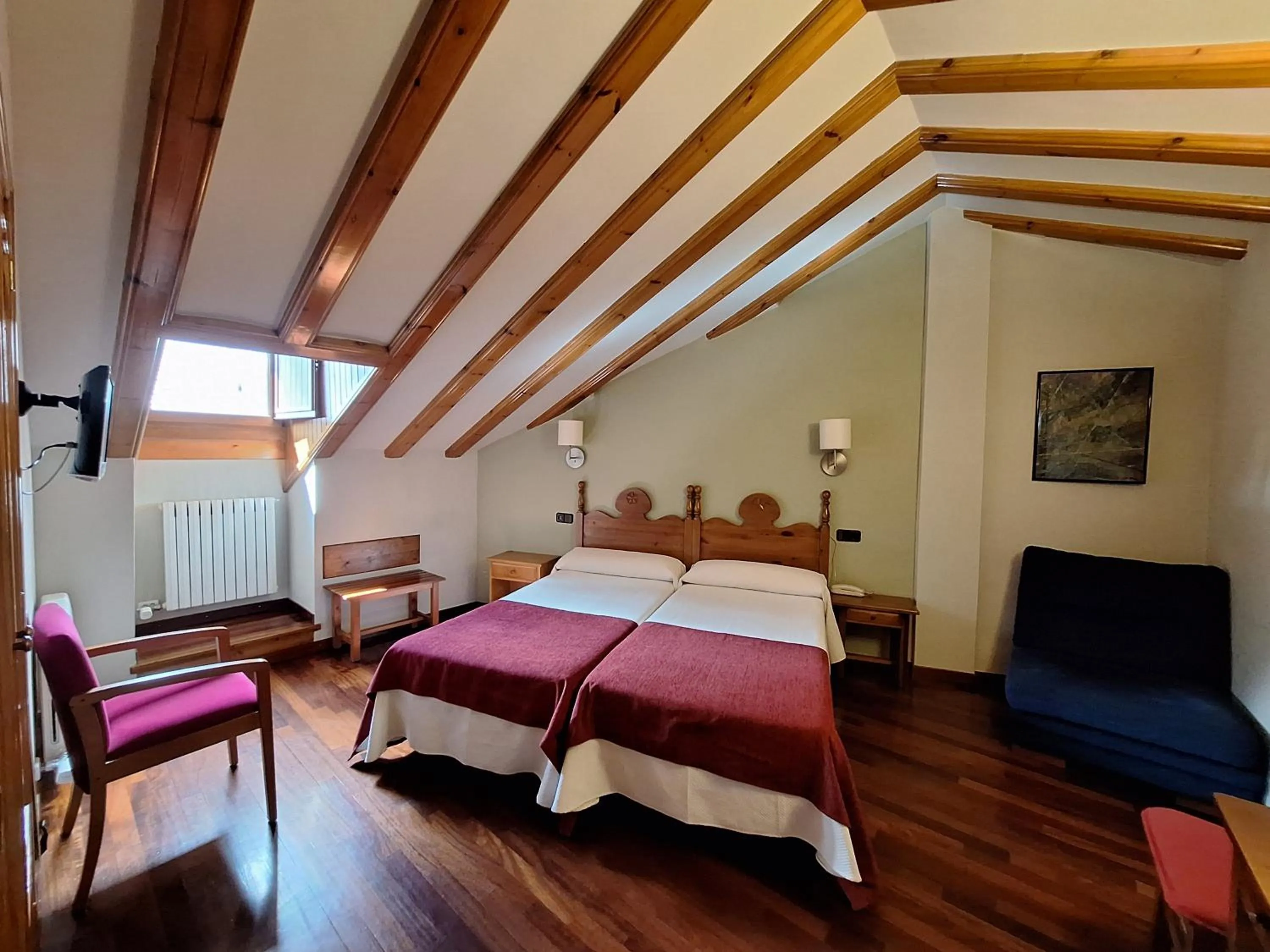 Photo of the whole room, Bed in Hotel Aragüells