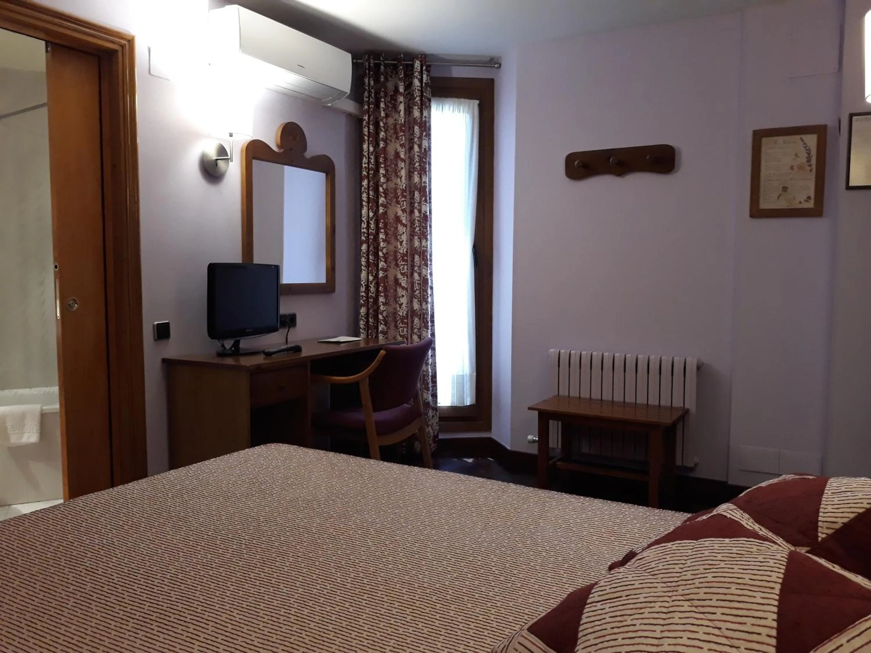 Decorative detail, Bed in Hotel Aragüells
