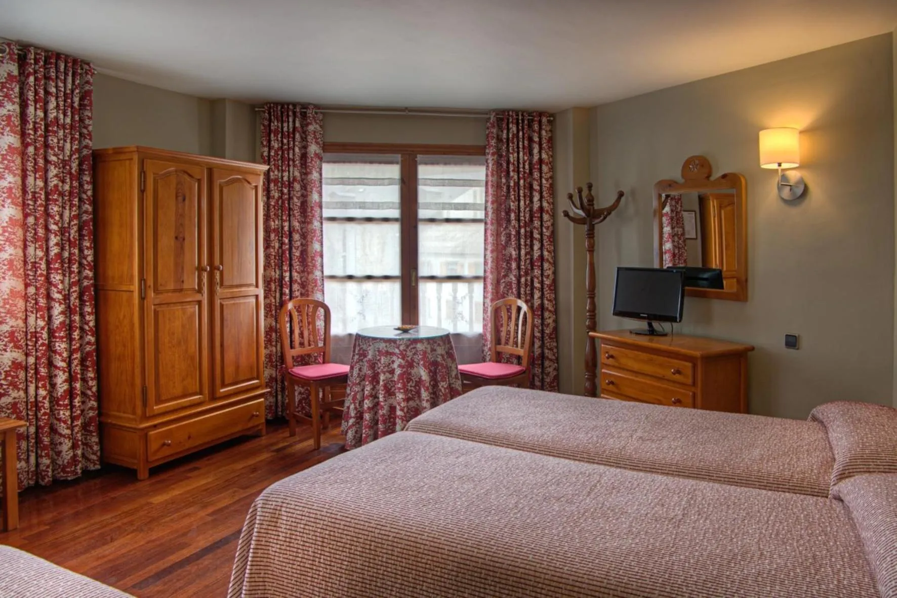 Photo of the whole room, Bed in Hotel Aragüells