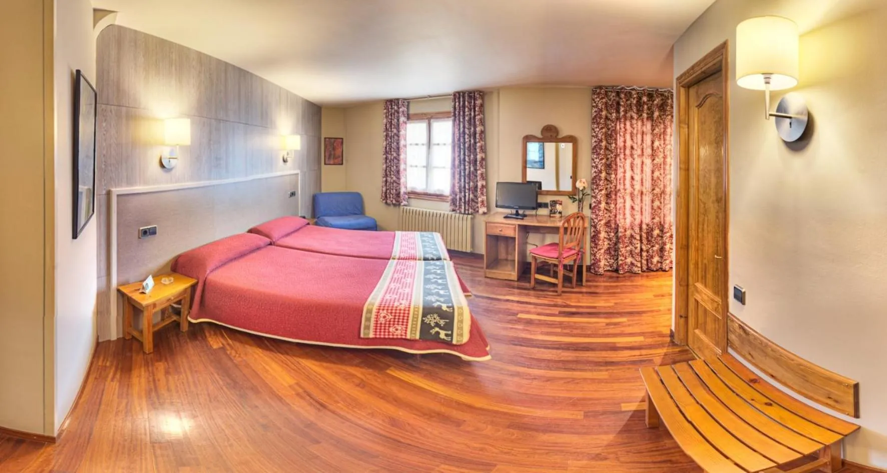 Photo of the whole room, Bed in Hotel Aragüells