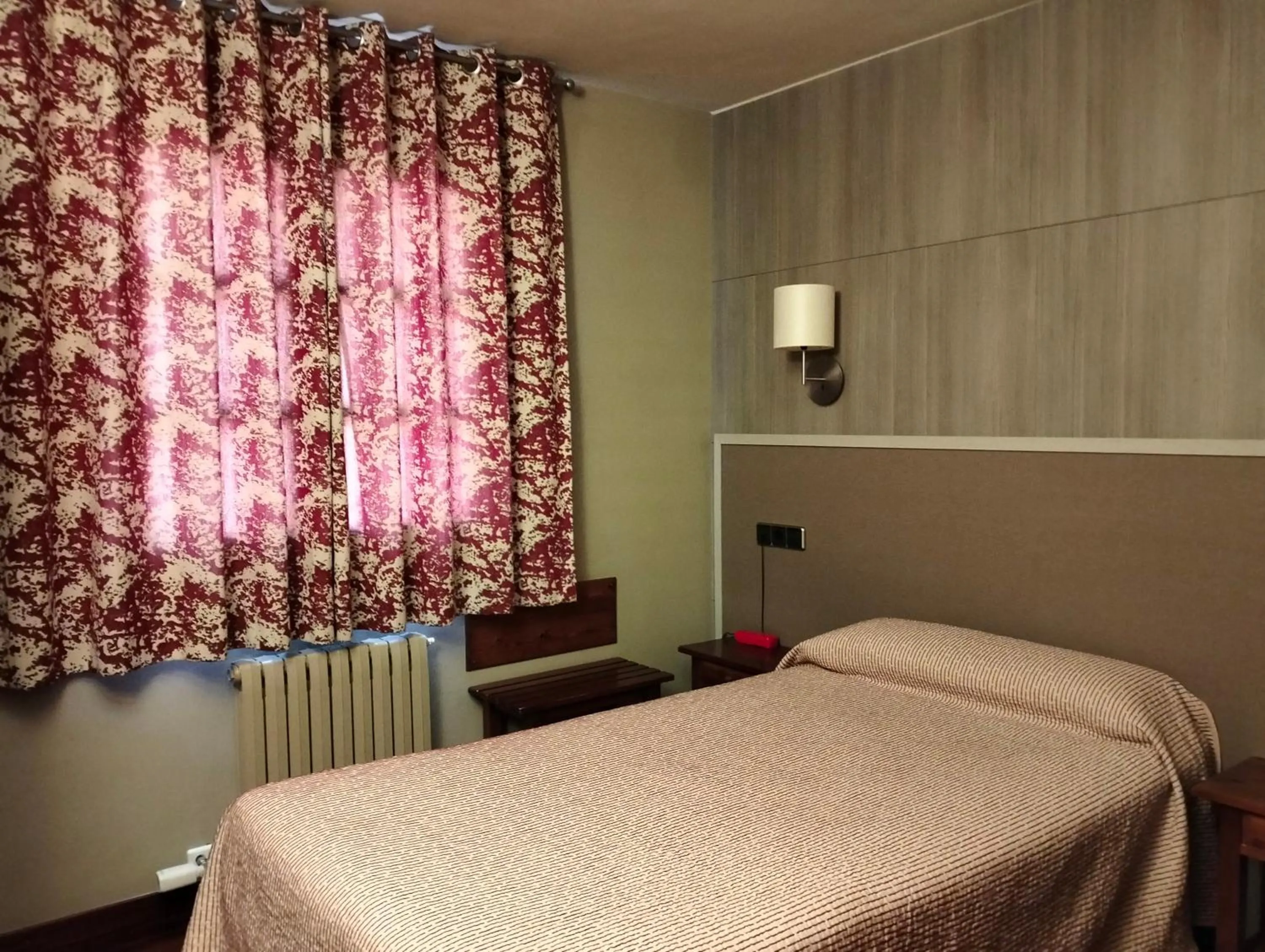 Photo of the whole room, Bed in Hotel Aragüells