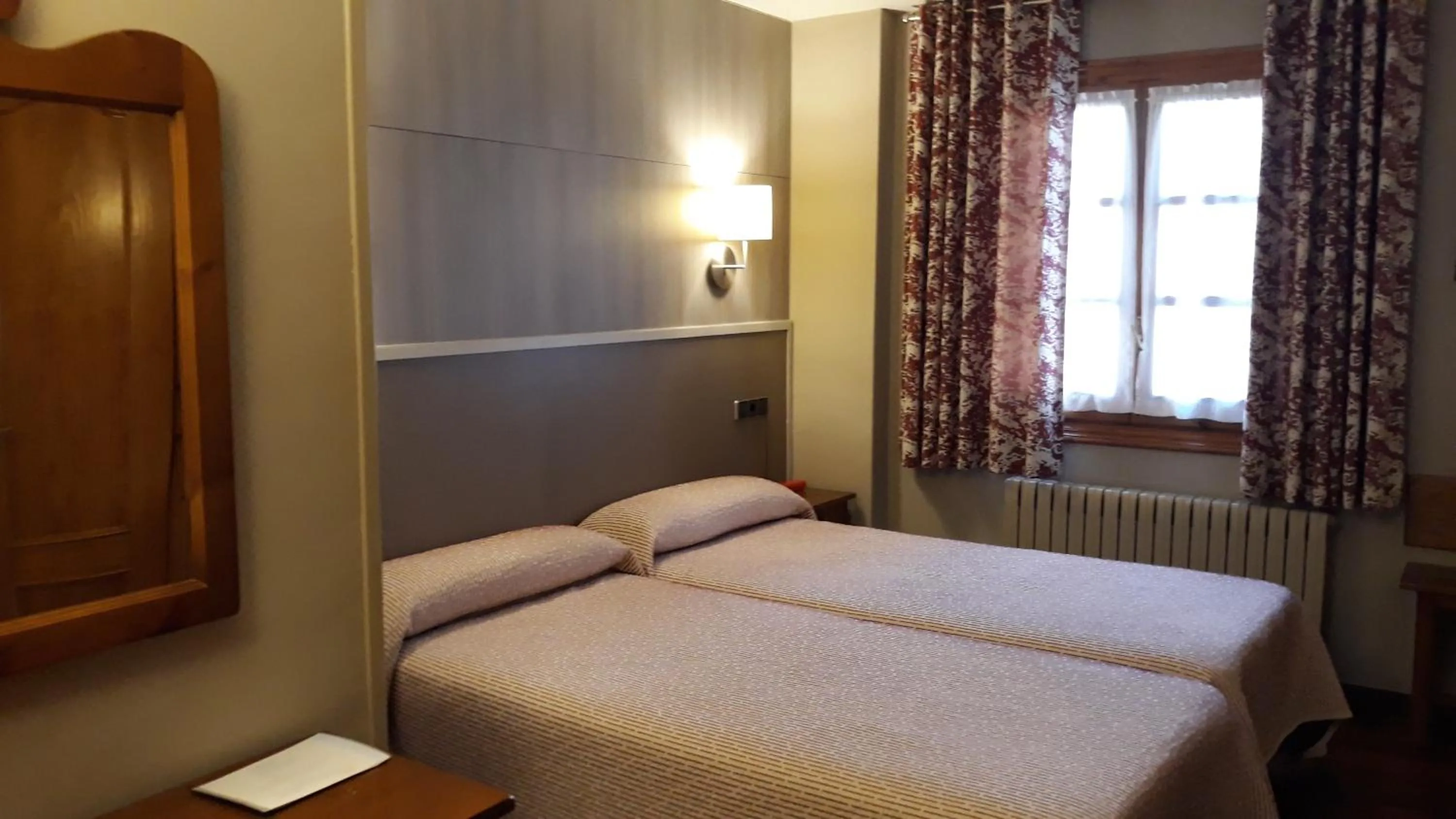 Photo of the whole room, Bed in Hotel Aragüells