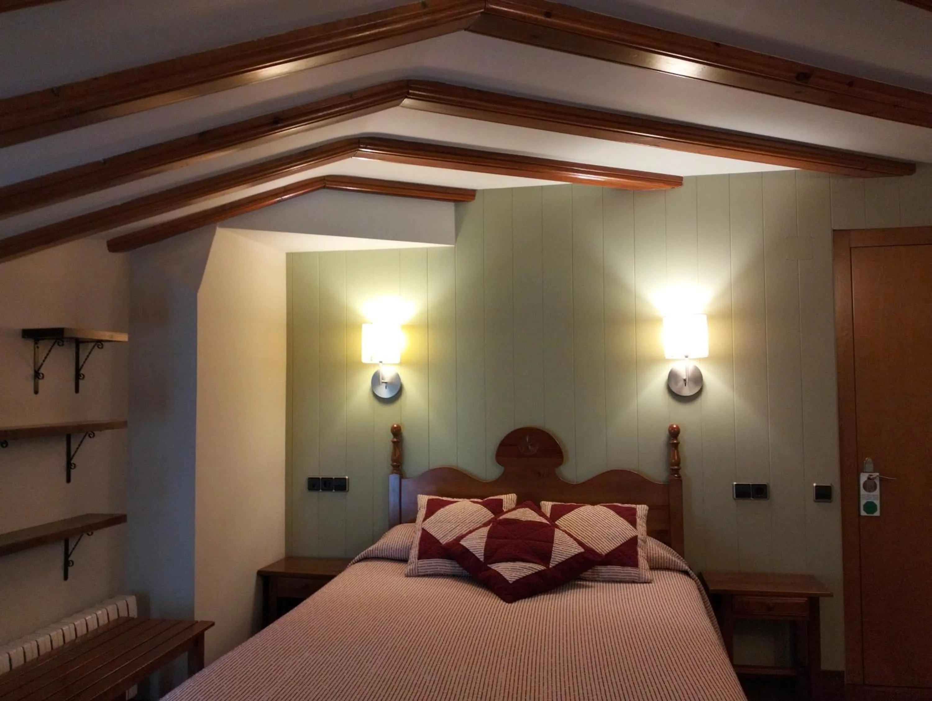 Photo of the whole room, Bed in Hotel Aragüells