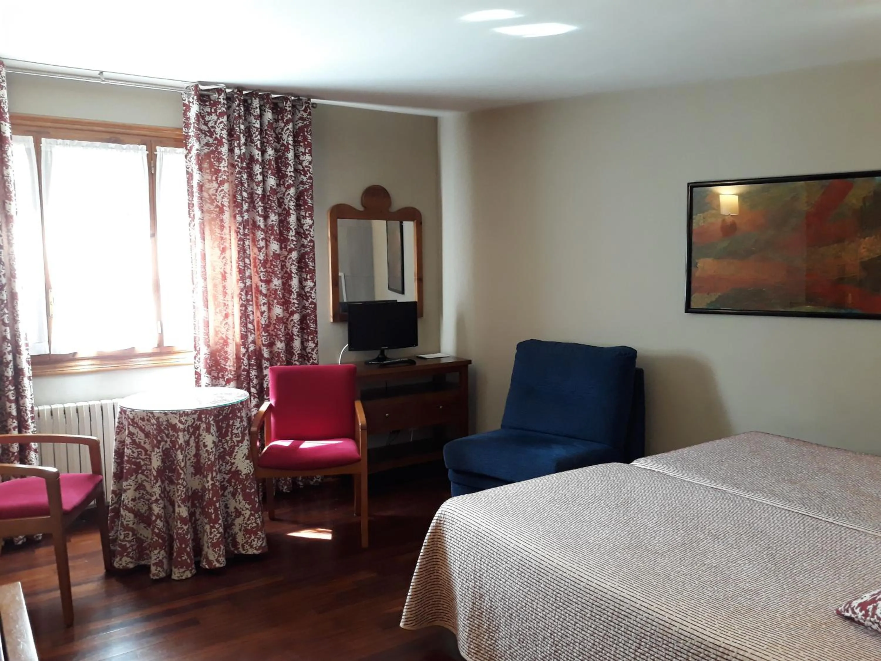 Photo of the whole room, Bed in Hotel Aragüells