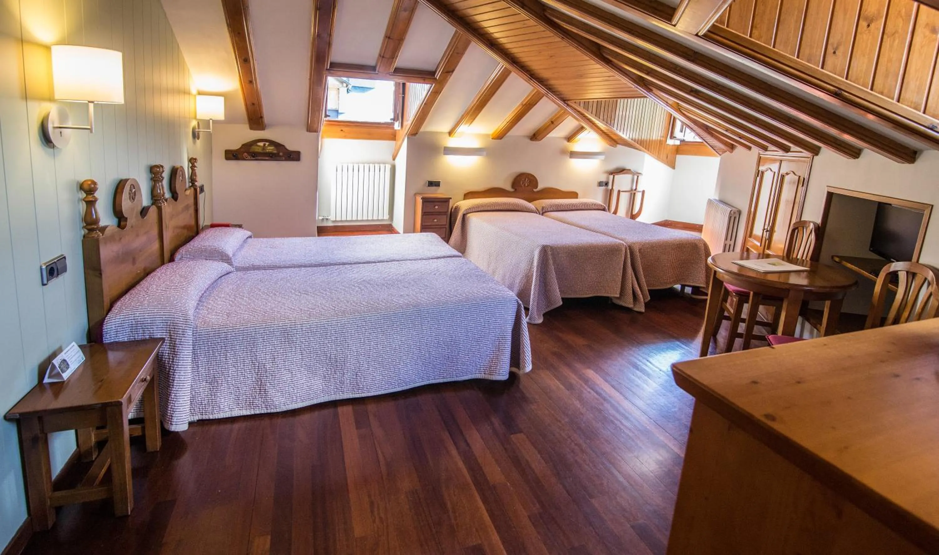 Photo of the whole room, Bed in Hotel Aragüells
