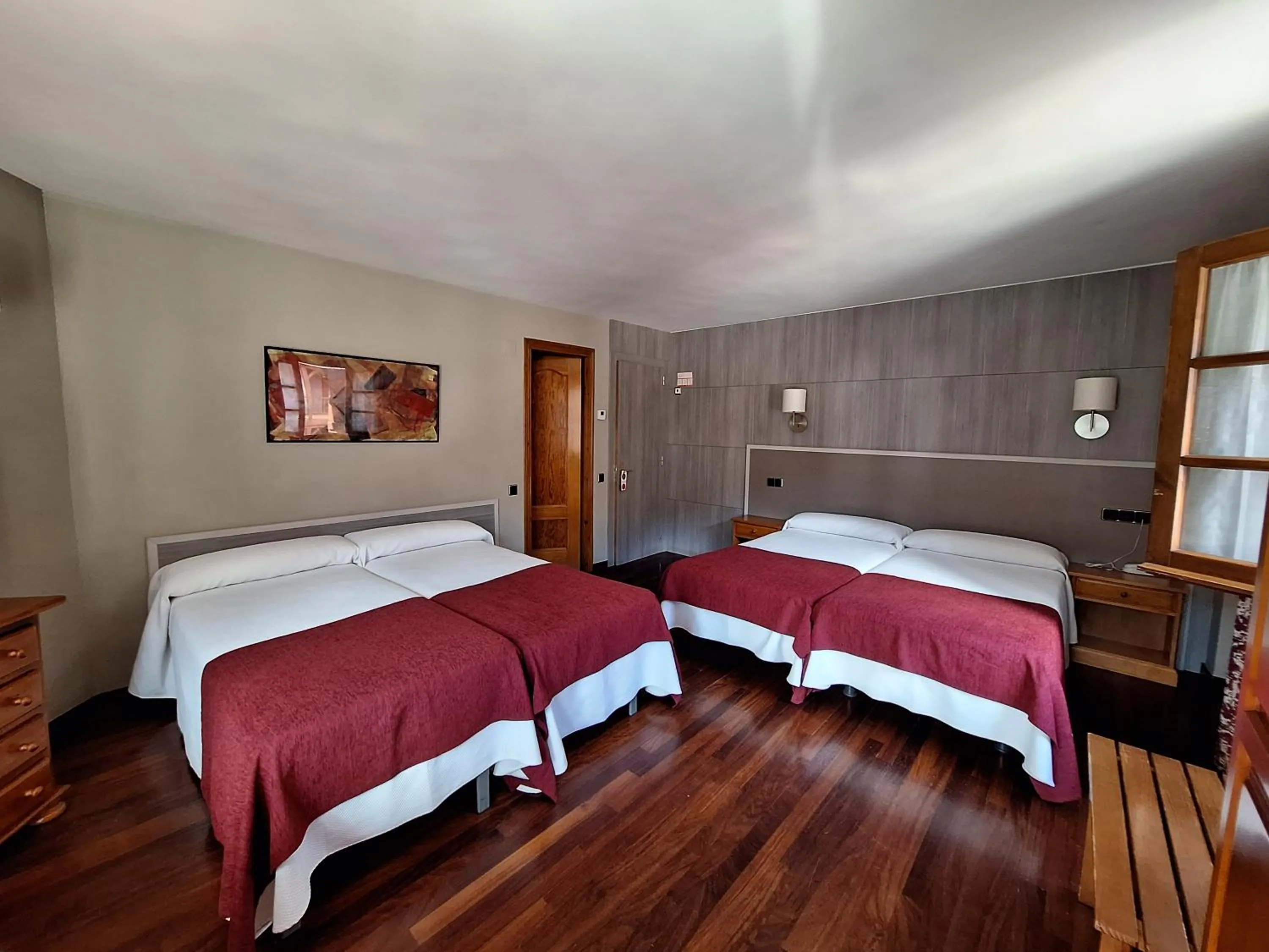Bedroom, Bed in Hotel Aragüells