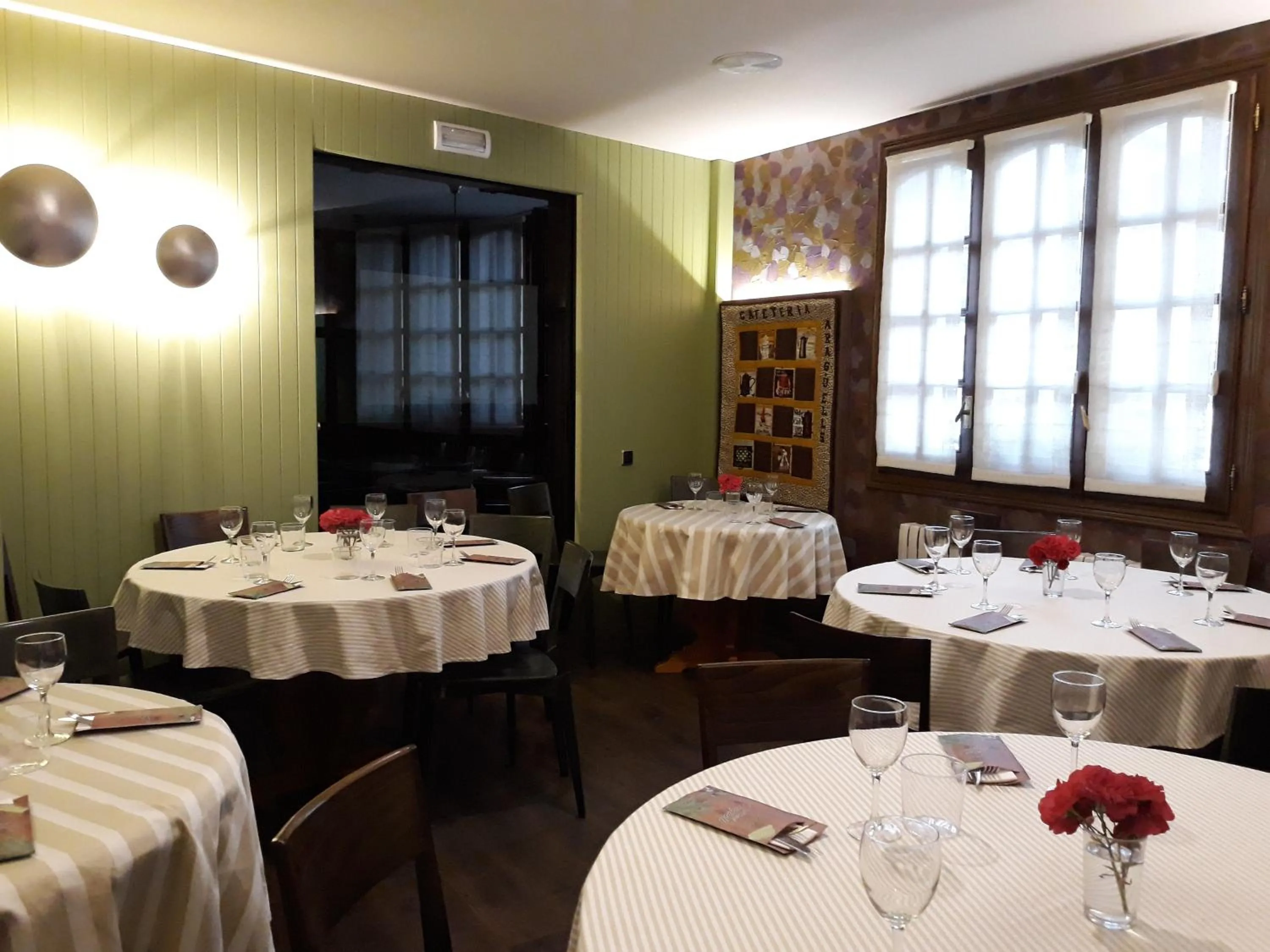 Restaurant/places to eat in Hotel Aragüells