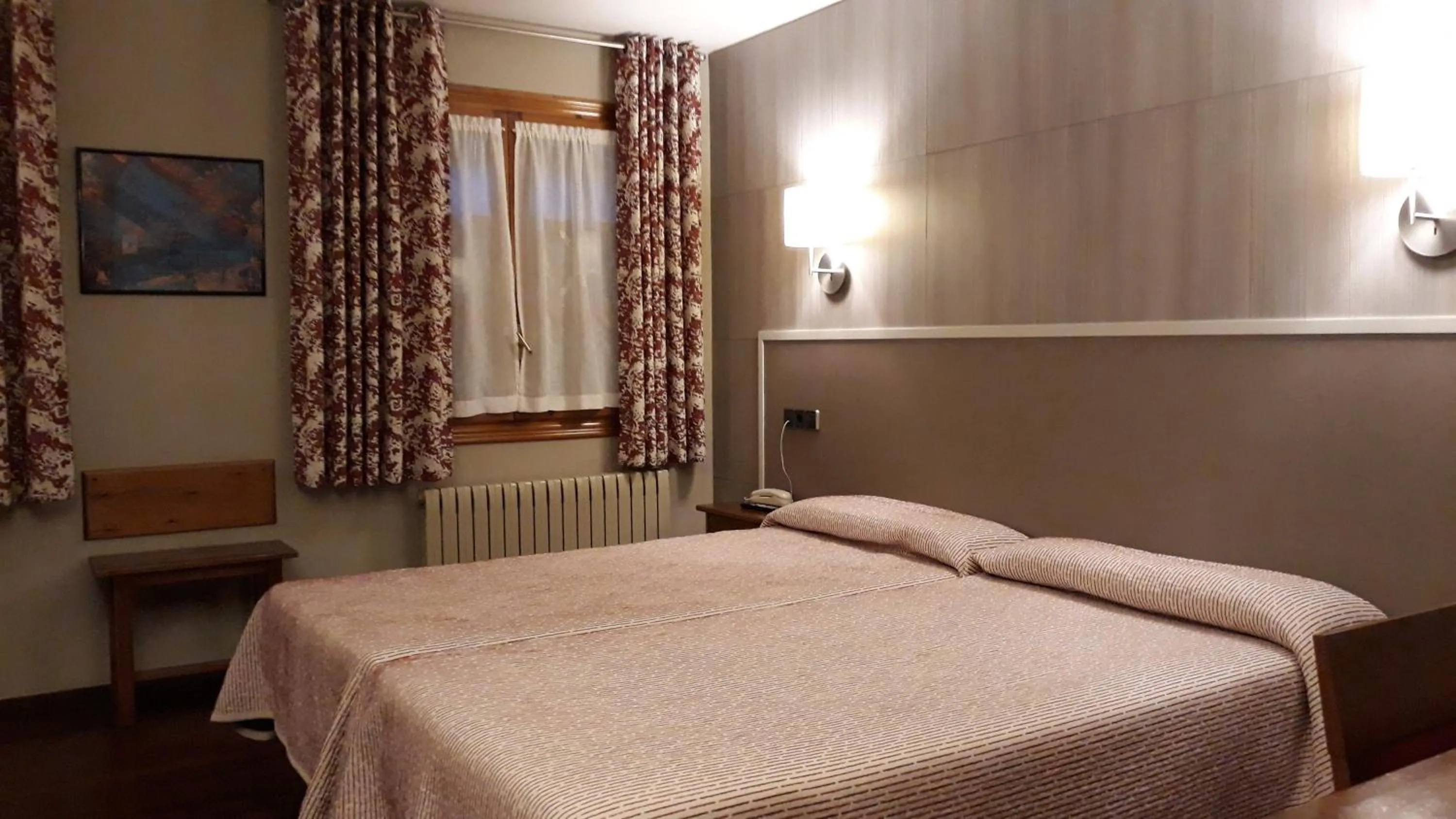 Photo of the whole room, Bed in Hotel Aragüells