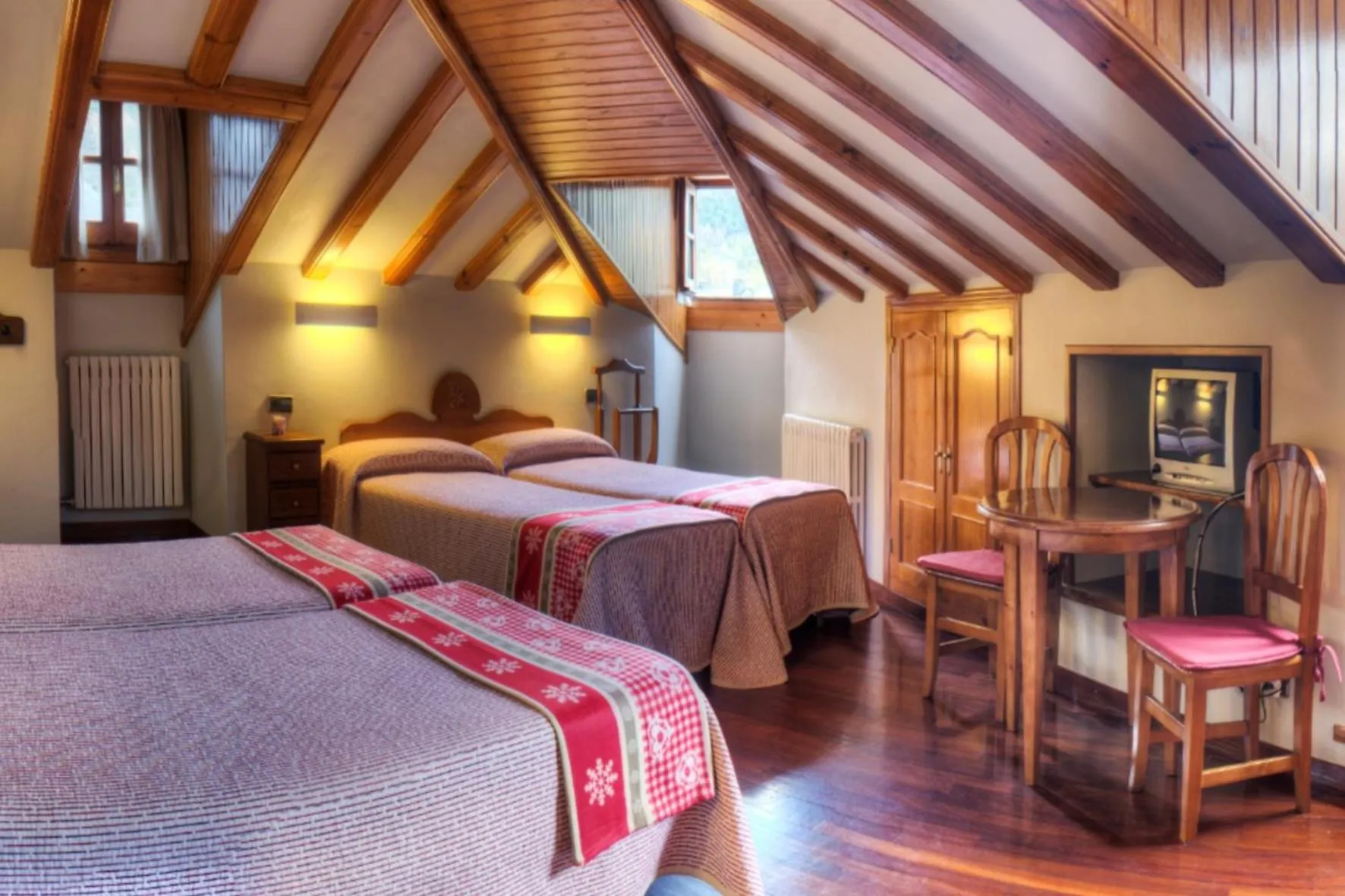 Photo of the whole room, Bed in Hotel Aragüells