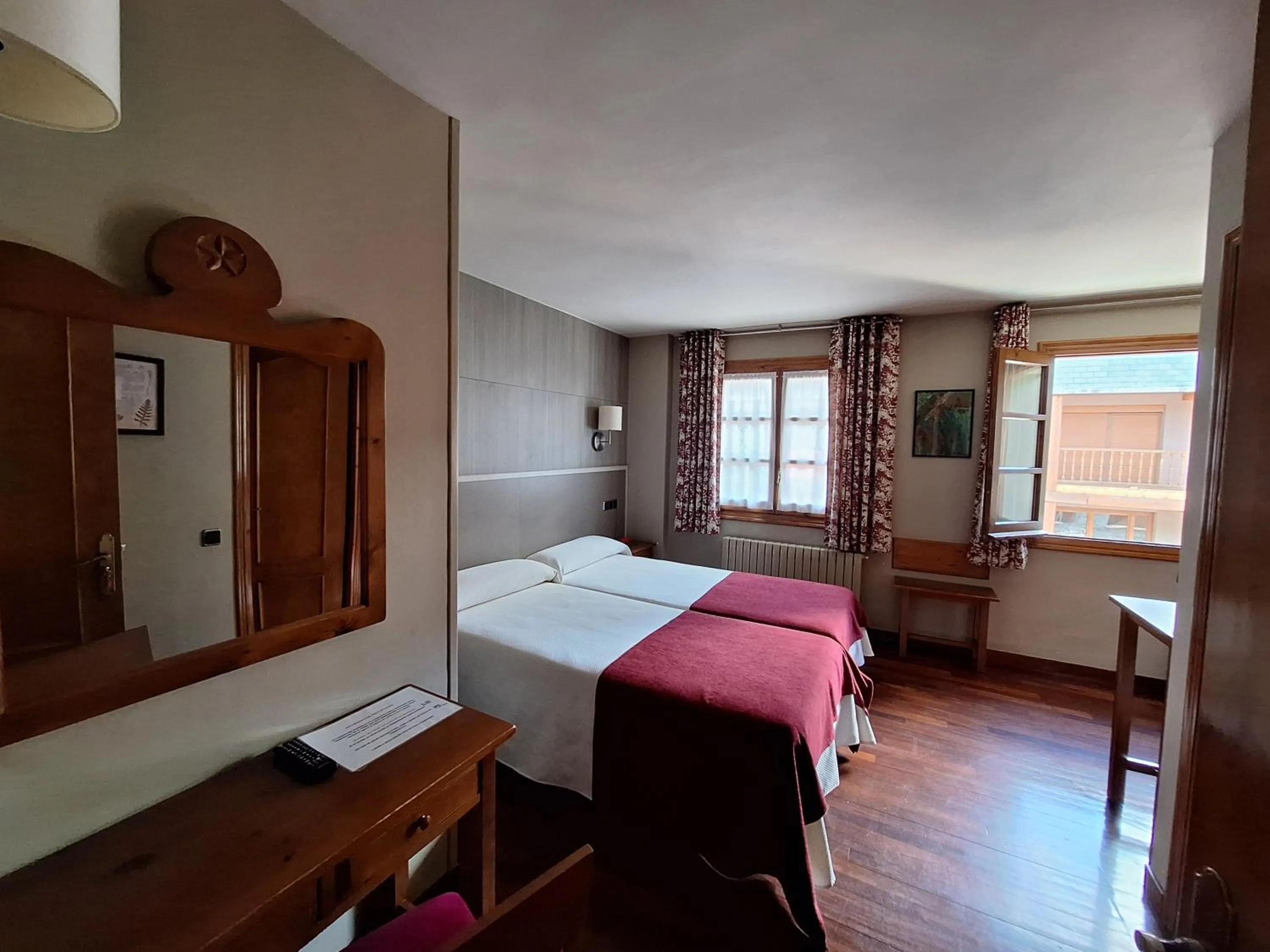 Photo of the whole room, Bed in Hotel Aragüells