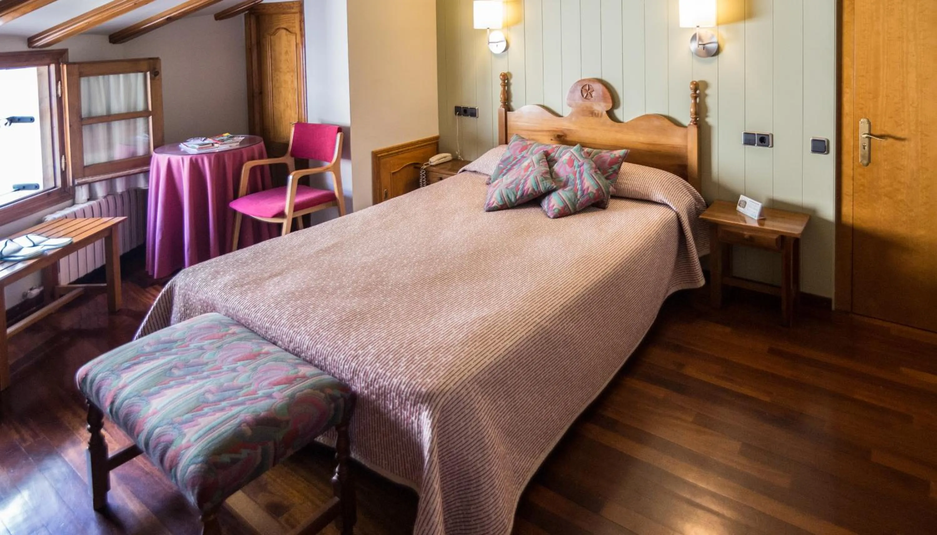Photo of the whole room, Bed in Hotel Aragüells