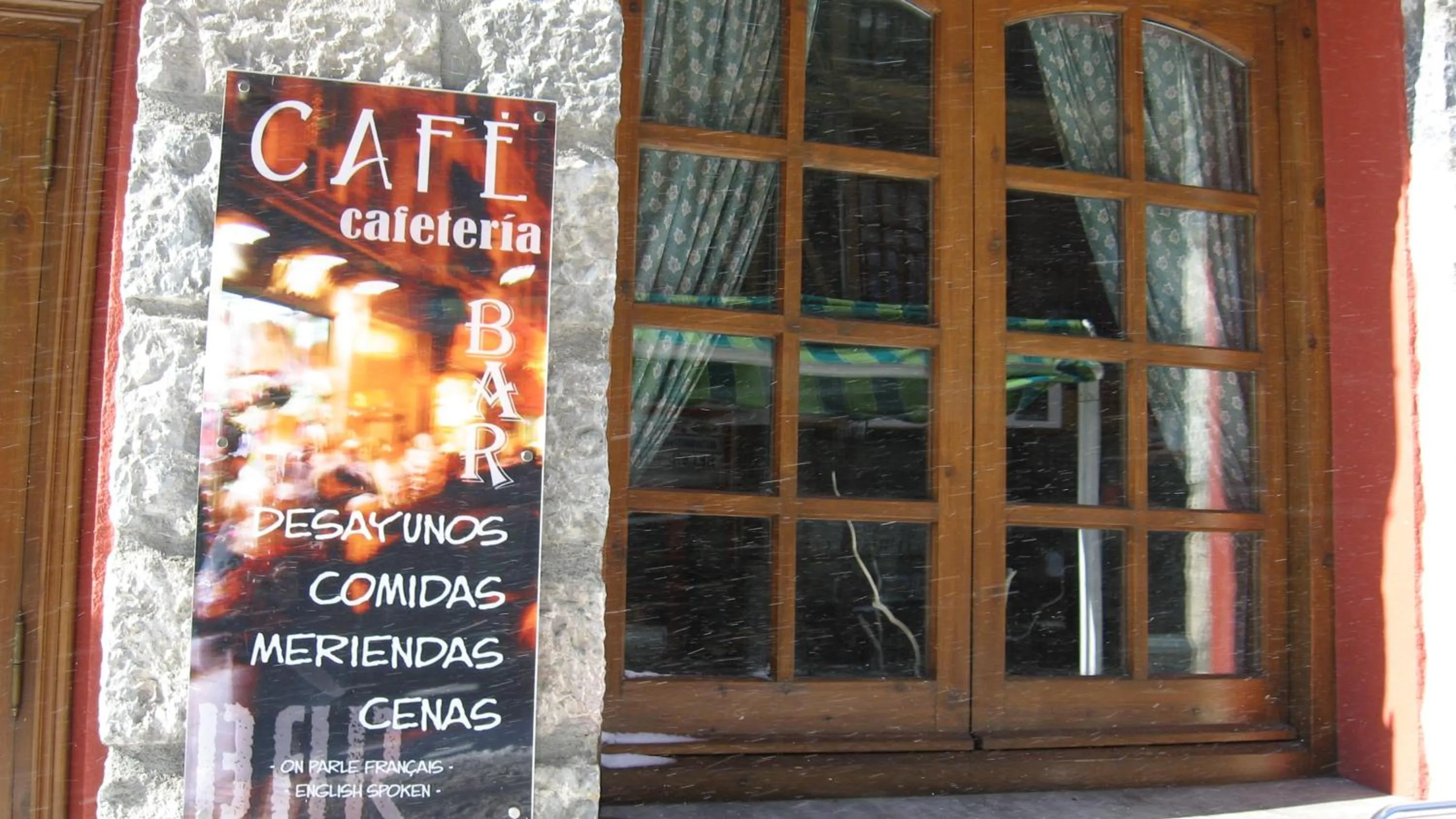 Facade/entrance in Hotel Aragüells