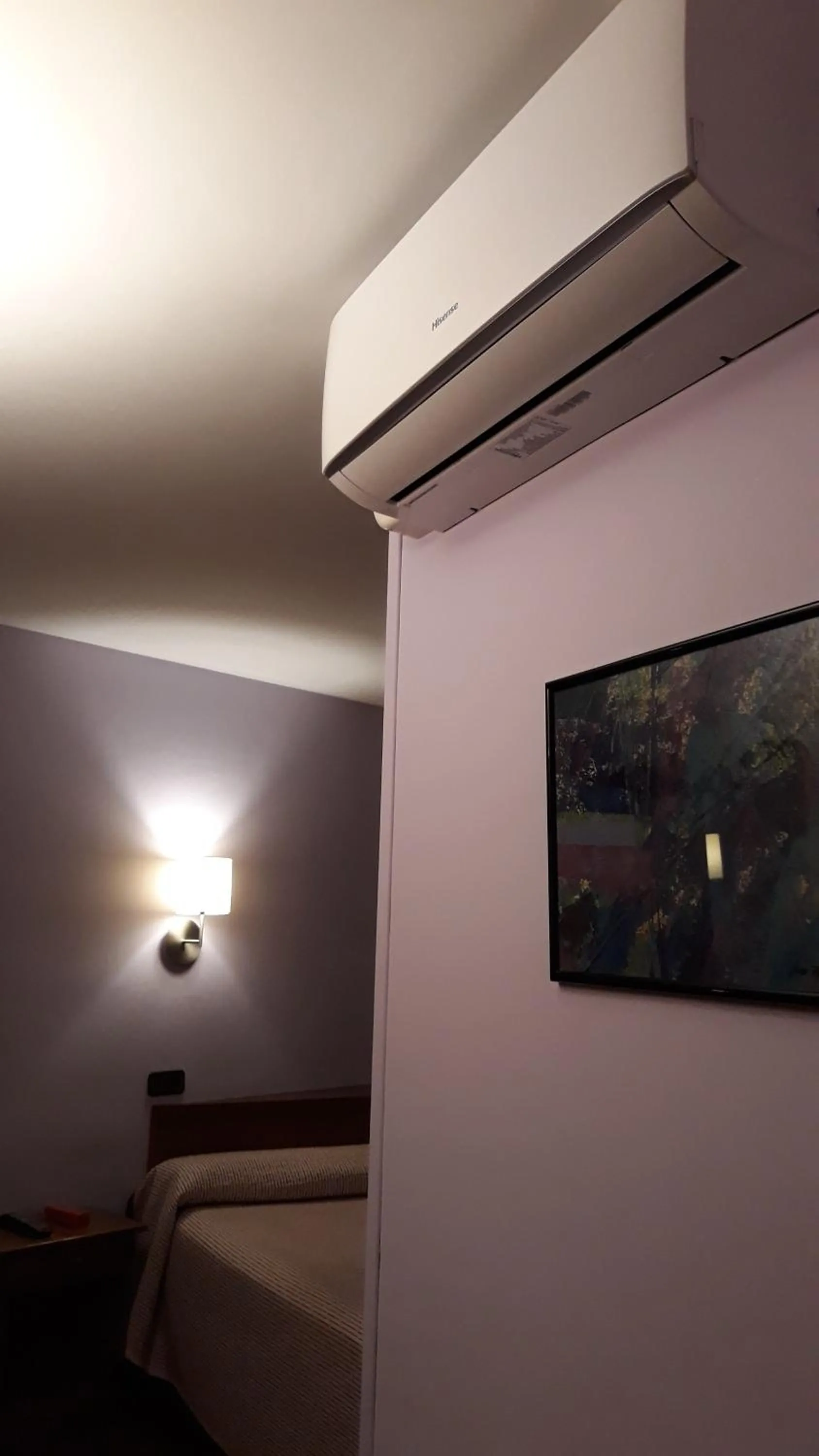 air conditioner, Bed in Hotel Aragüells