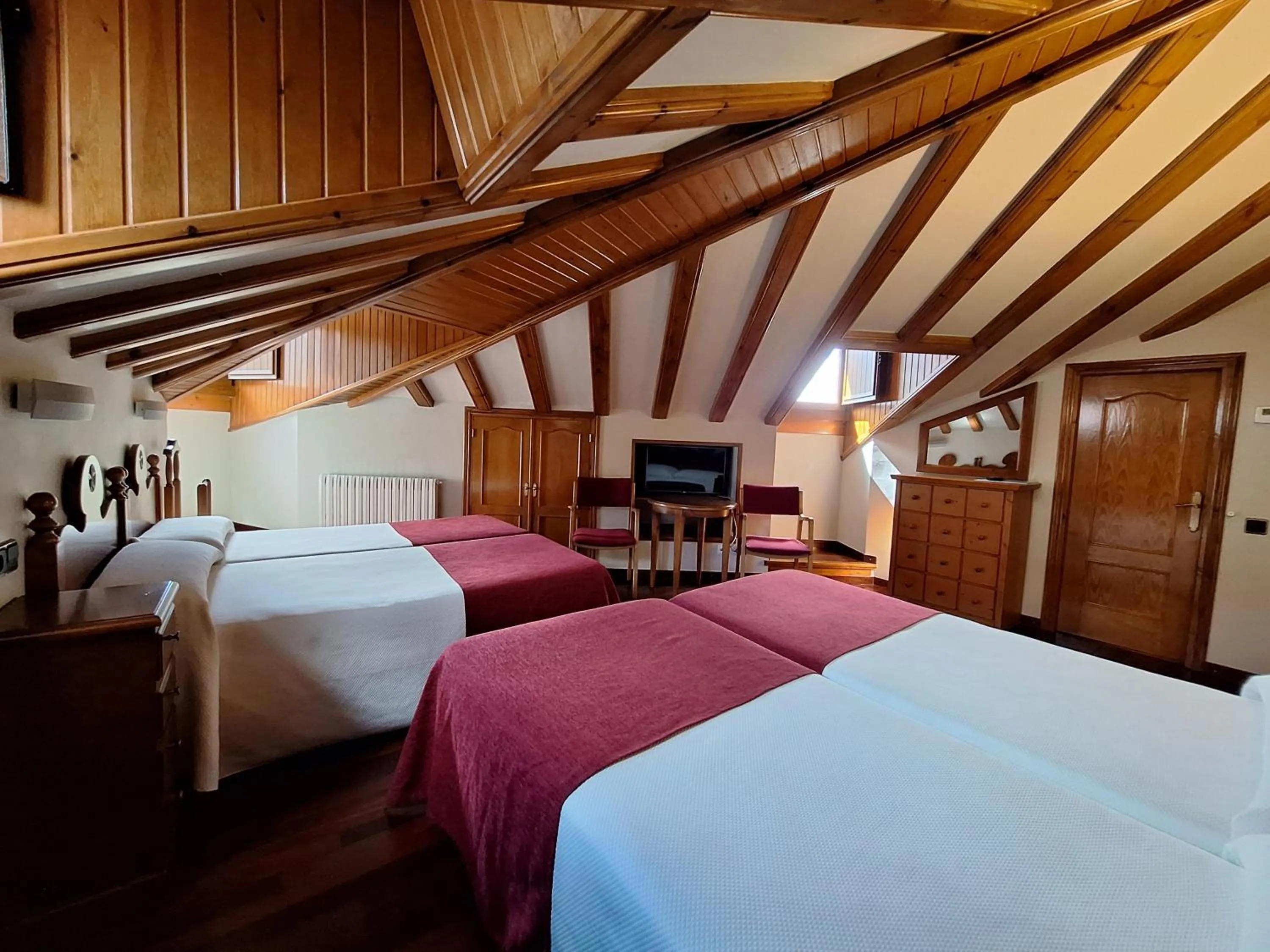 Photo of the whole room, Bed in Hotel Aragüells