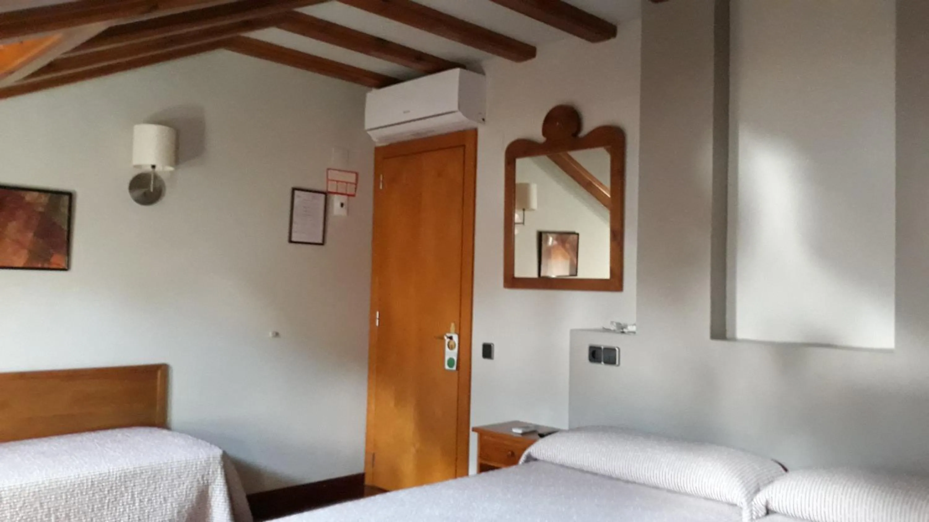 Photo of the whole room, Bed in Hotel Aragüells
