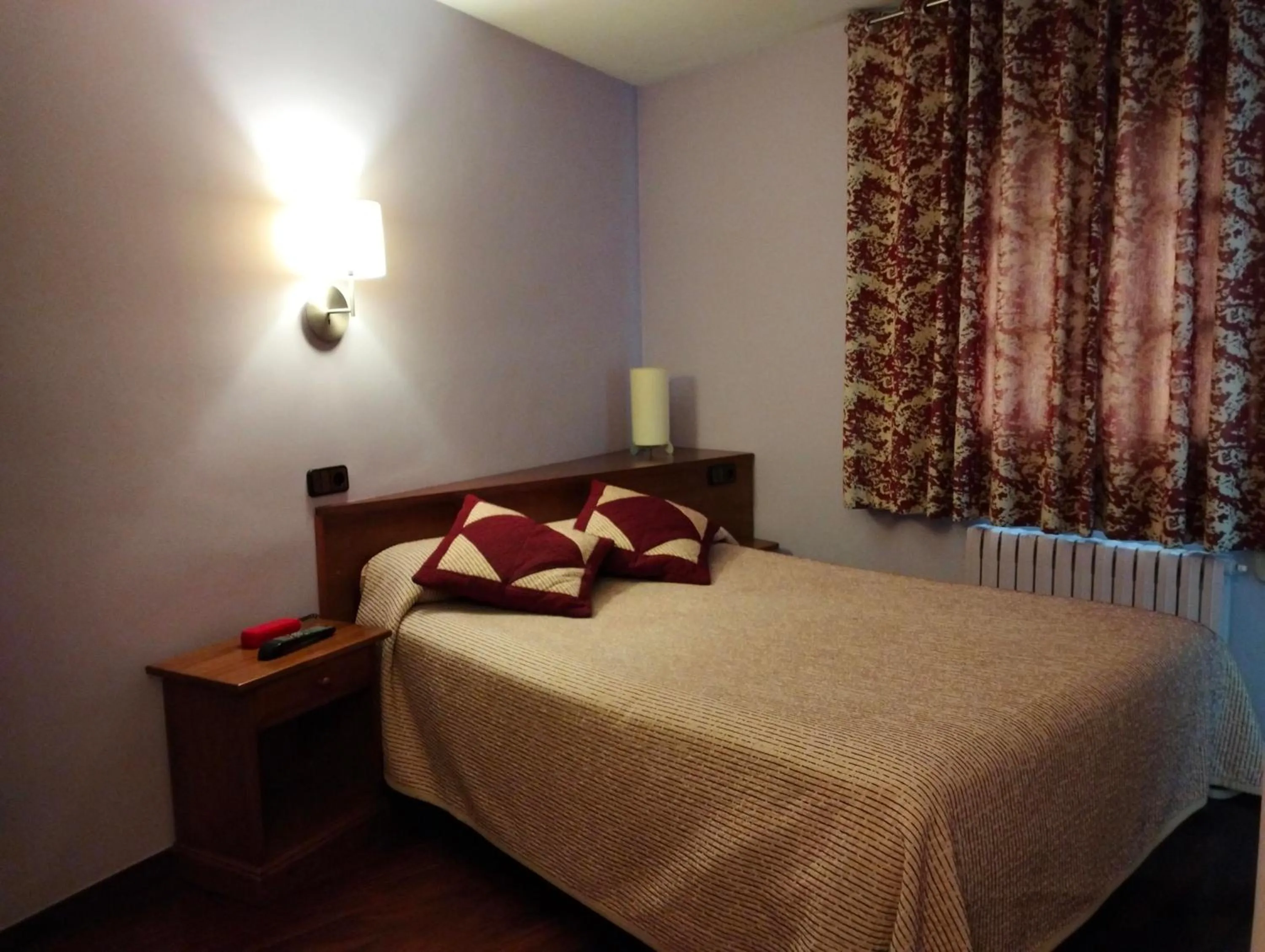 Photo of the whole room, Bed in Hotel Aragüells
