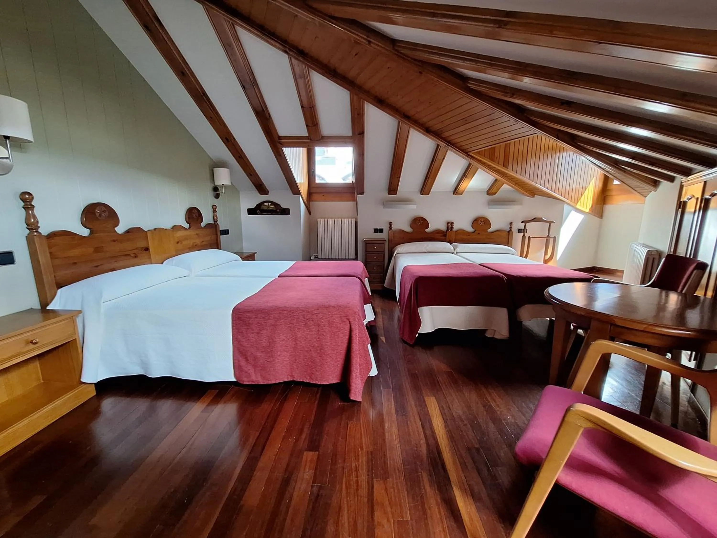 Photo of the whole room, Bed in Hotel Aragüells