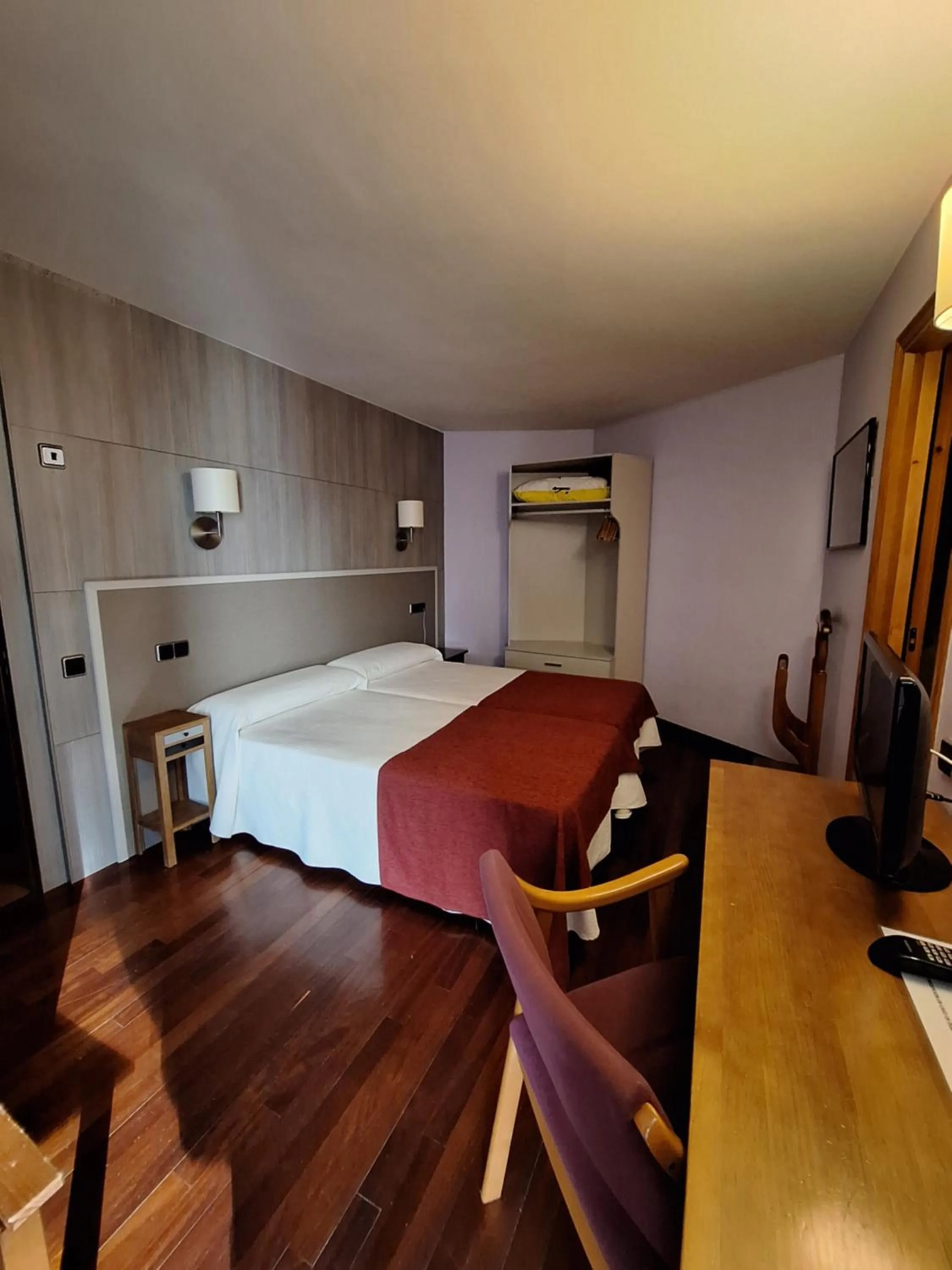 Photo of the whole room, Bed in Hotel Aragüells