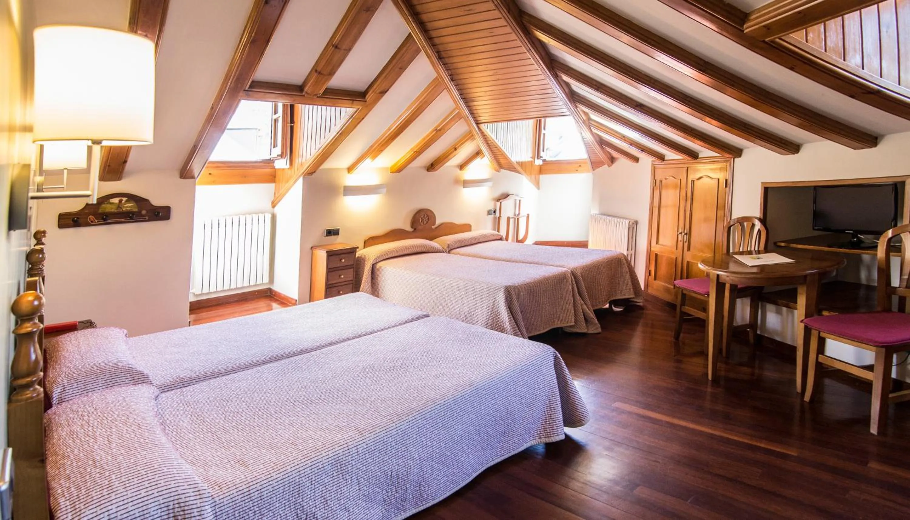 Photo of the whole room, Bed in Hotel Aragüells