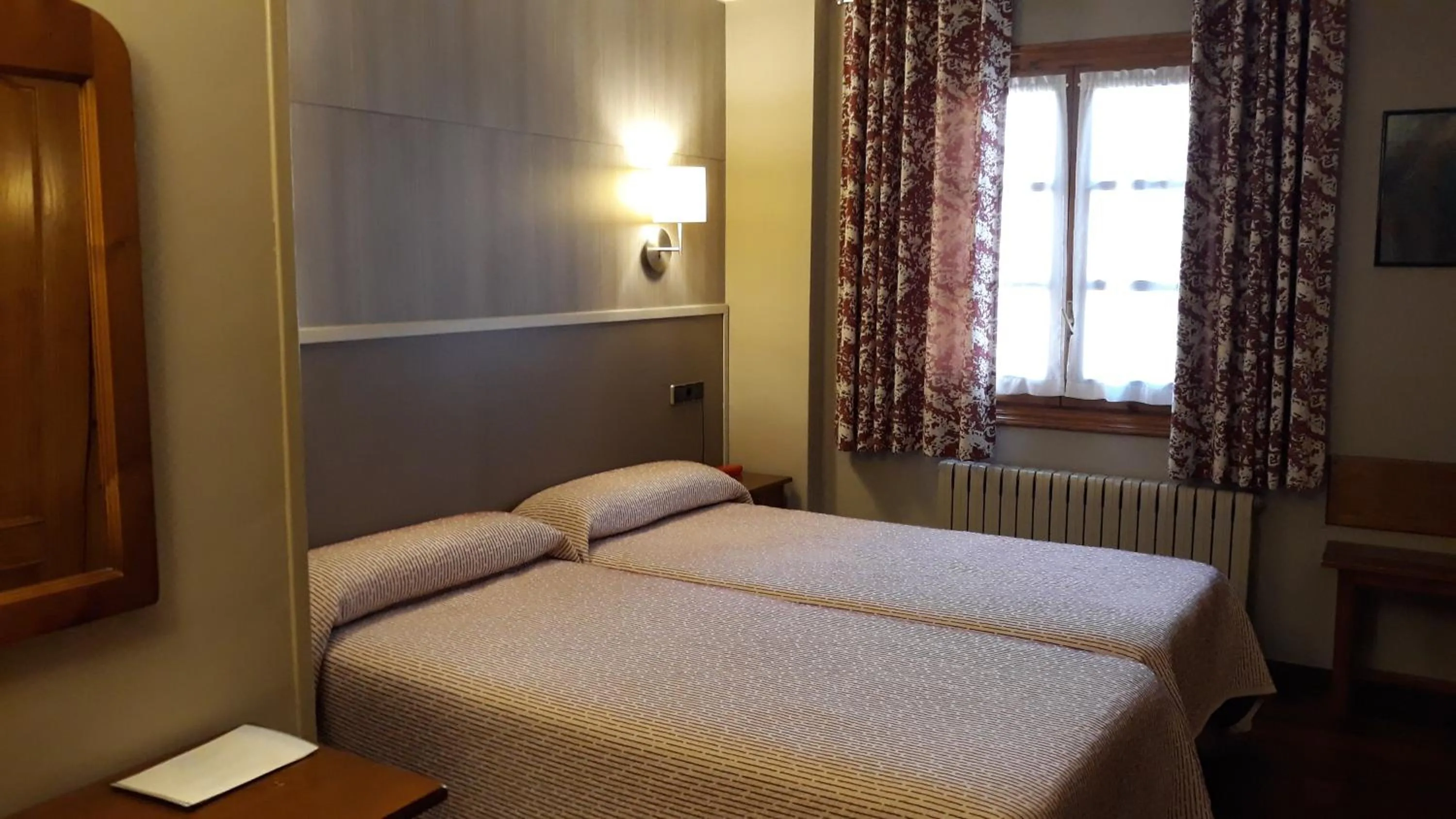 Photo of the whole room, Bed in Hotel Aragüells
