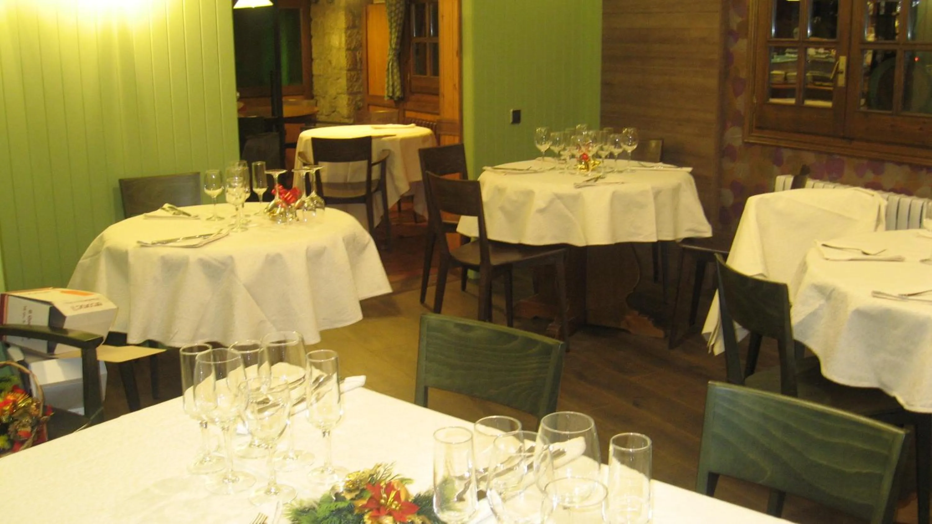 Restaurant/places to eat in Hotel Aragüells